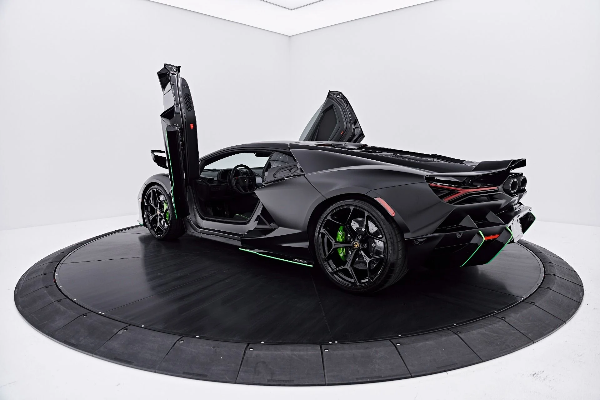 mph018_2430640918_Used_2024_Lamborghini_Revuelto_Base_1788040929_c15165ffa4