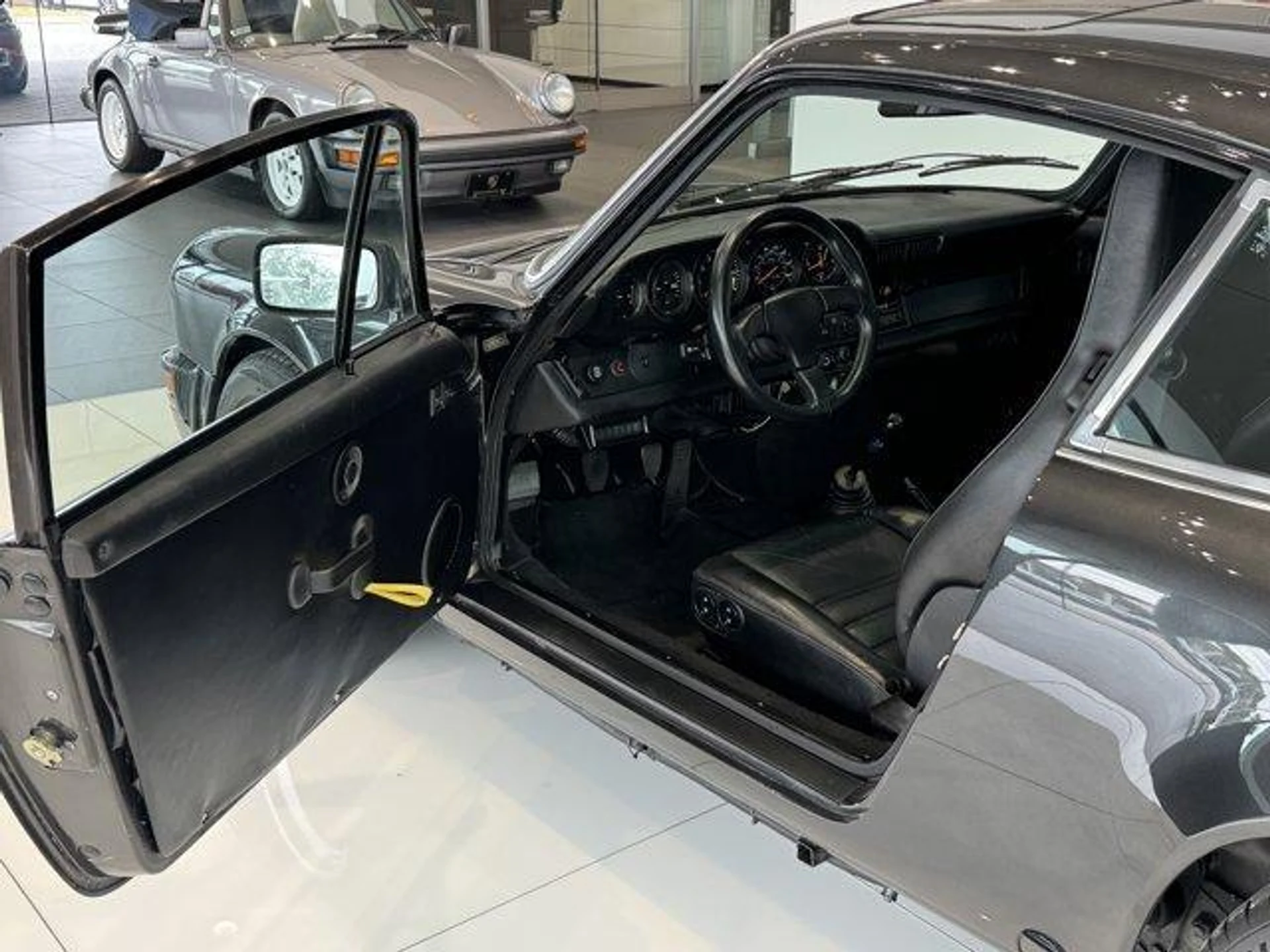 mph018_2434312122_eox3_Emp_U0_V_Pa68ijxslv_U_BW_Xm_I_78fd3f284e