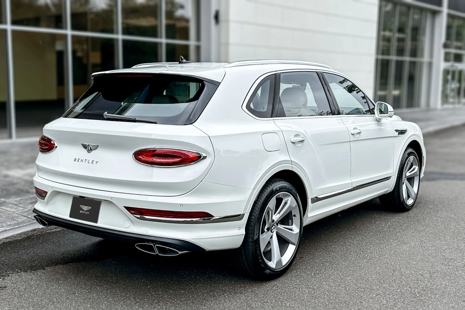 mph018_2434516111_New_2026_Bentley_Bentayga_V8_1784720137_df8f2dc644