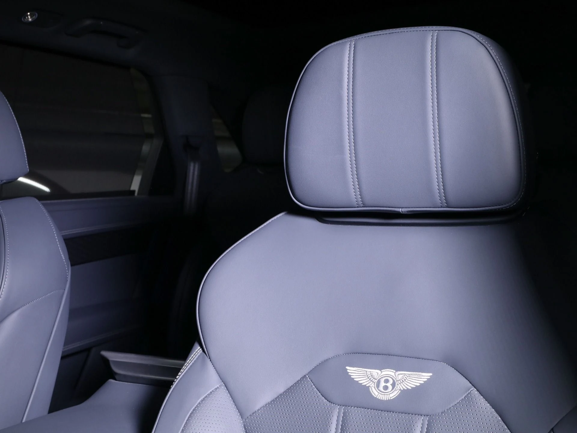 mph018_2435048129_Used_2024_Bentley_Bentayga_EWB_1757480370_ac54953a29