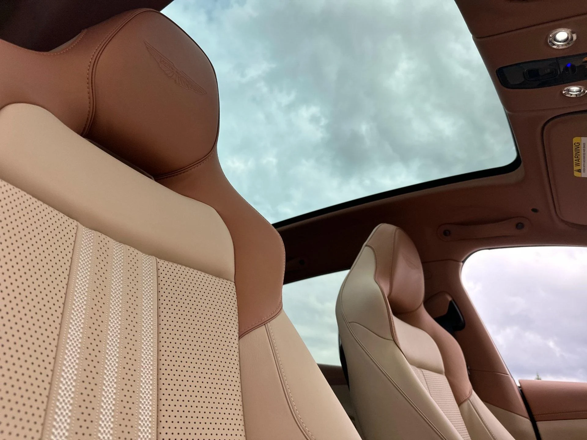 mph018_2438573366_New_2025_Aston_Martin_DBX_707_1759500540_9e97e51a49