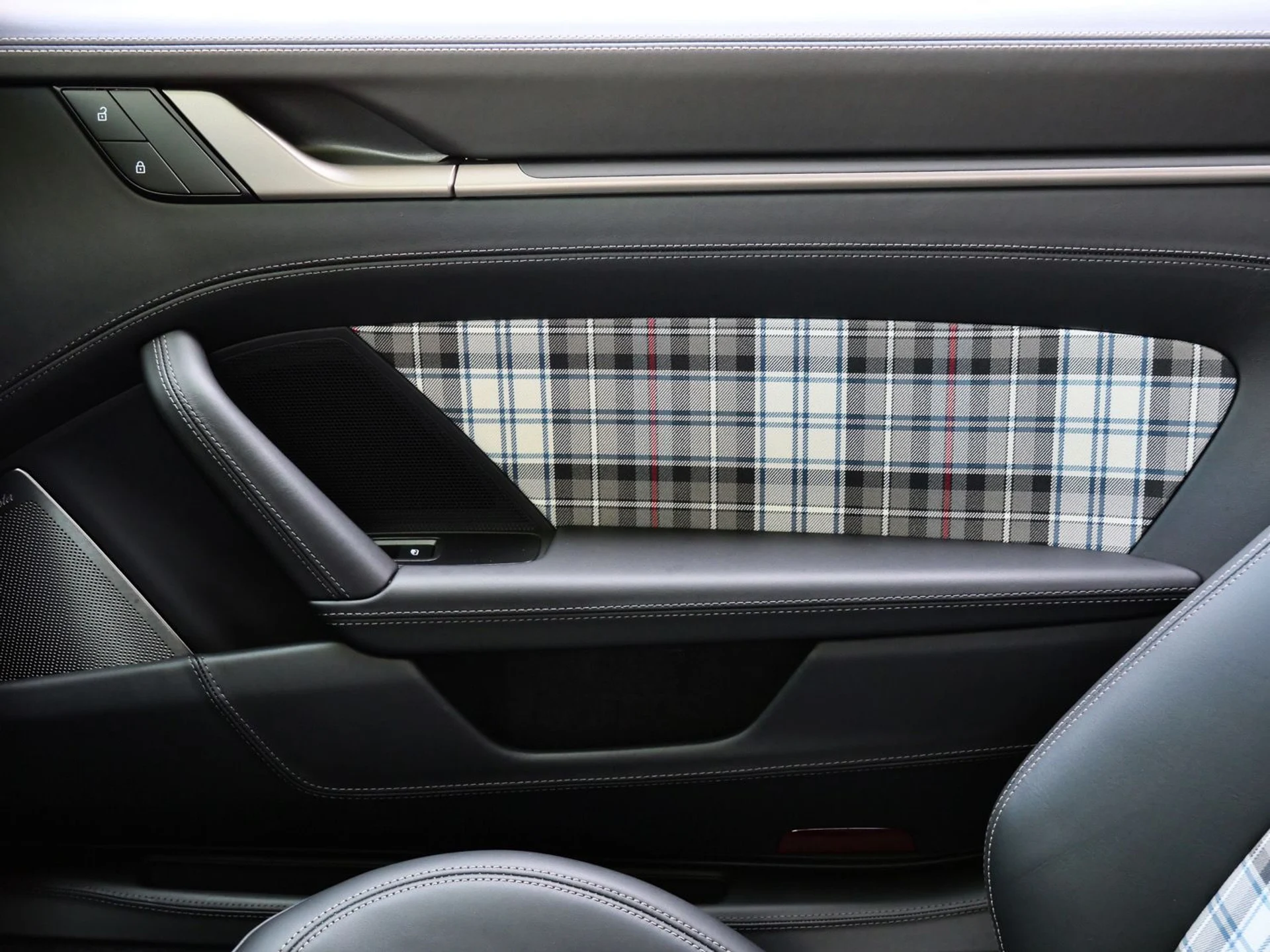 mph018_2438805276_1736993b55a5f66b5790c523220293cfx_35c71775f2