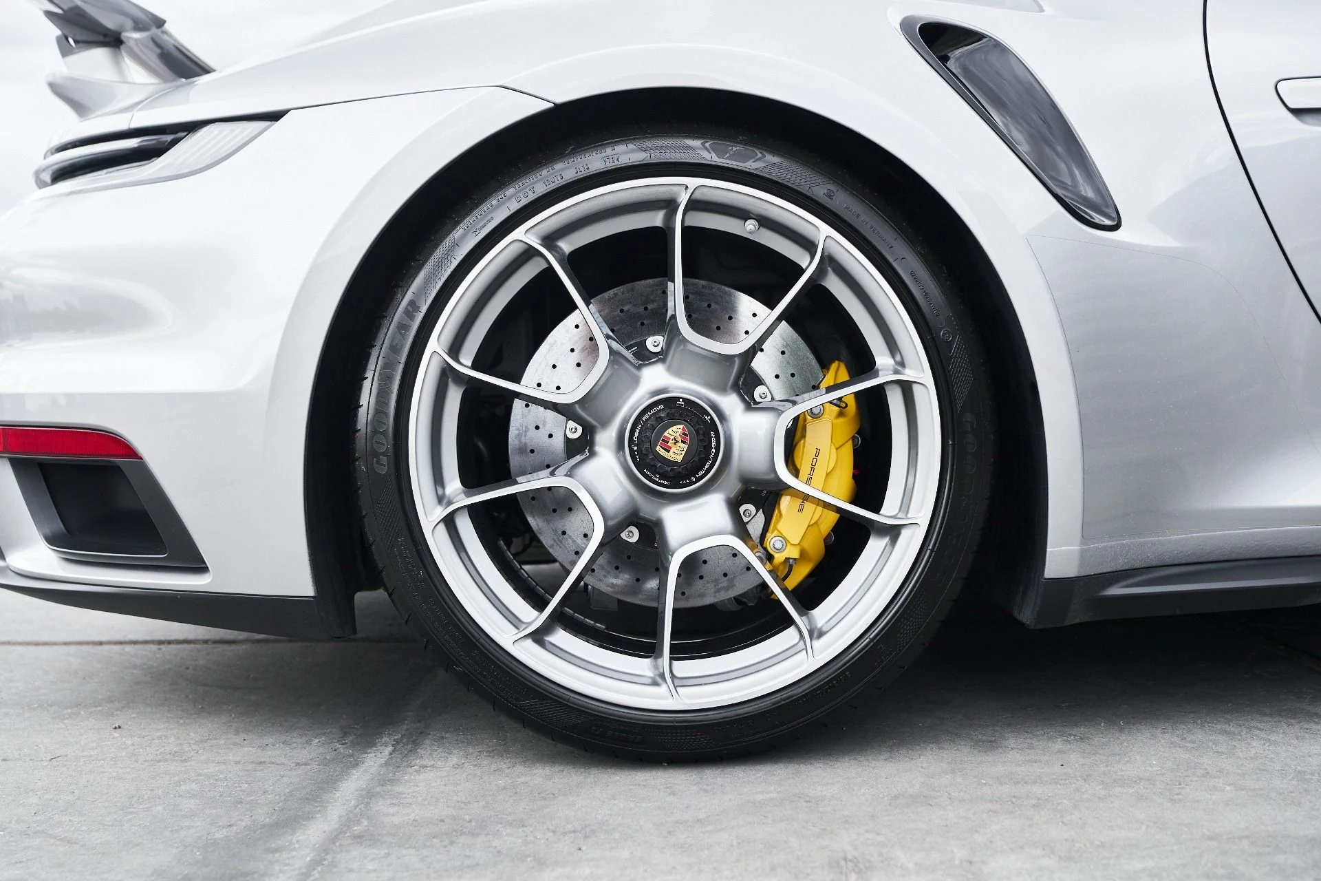 mph018_2443948984_Used_2021_Porsche_911_Turbo_S_1760042748_56e2b3449d
