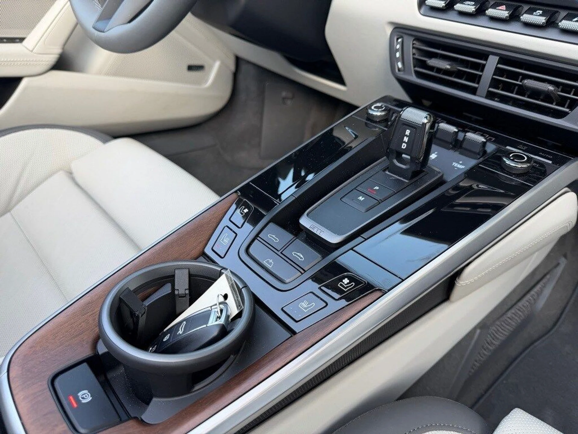 mph018_2444411595_d172ca4135e54547aa4300db915c40acx_502341117e