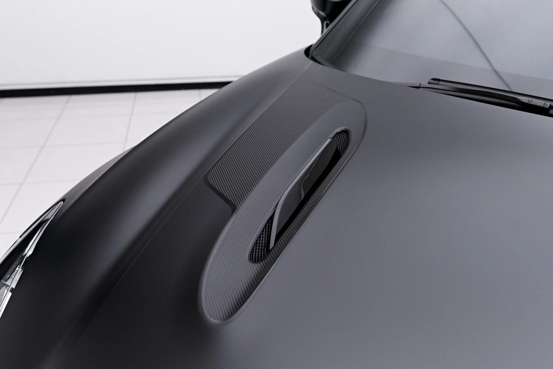 mph018_2448165051_Used_2023_Aston_Martin_DBX_707_1754786768_1b76a14c96