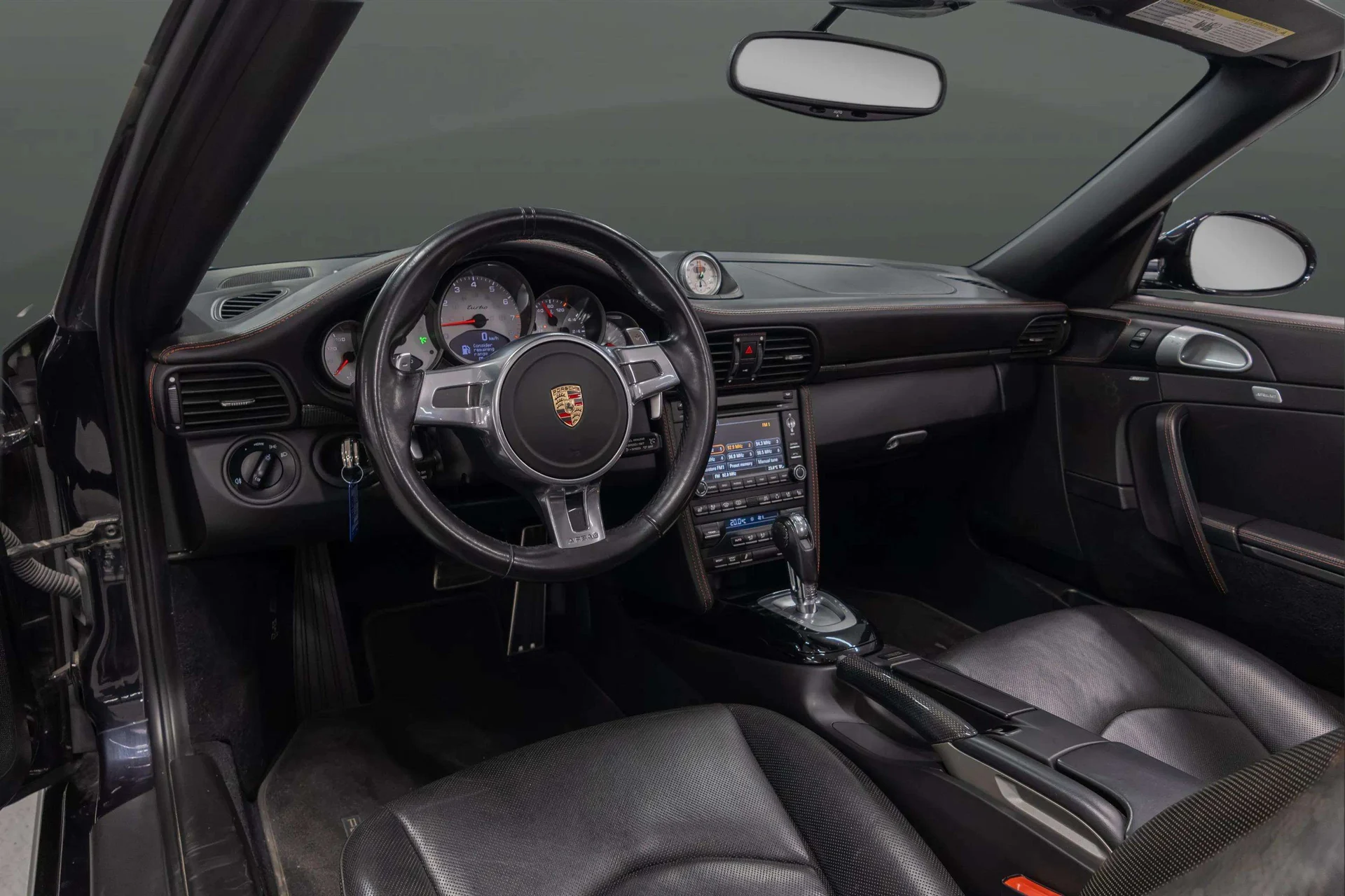 mph018_2454784332_cc122239_7068_4f42_968d_978169015ef5_201120_Porsche2091120_Turbo20_Cabriolet2028_WP_0_CD_2_A90_BS_77372929_19_ec348d0ebc