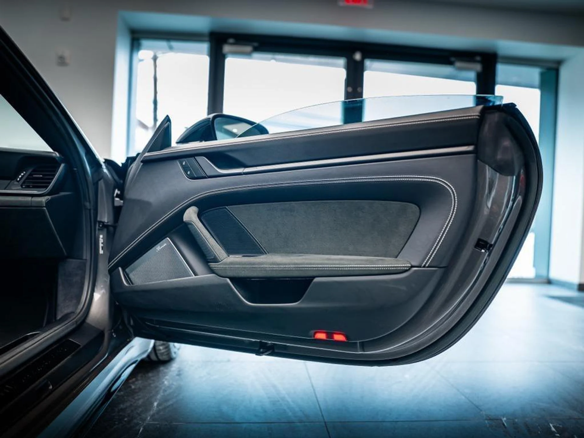 mph018_2470381368_7_T_Yn3za1_W1b_Brf4t7_XW_U3p338_07004d966f