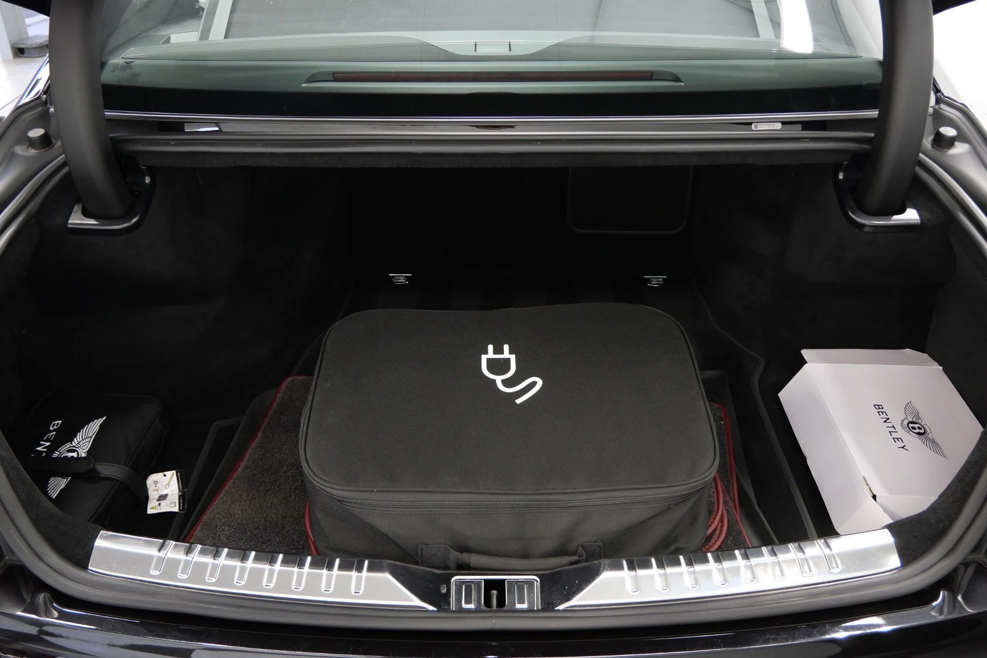 mph018_2474269166_Used_2023_Bentley_Flying_Spur_Hybrid_Touring_Specification_Contrast_Stitching_Piping_Bang_and_Olufsen_1769812693_0e12883388