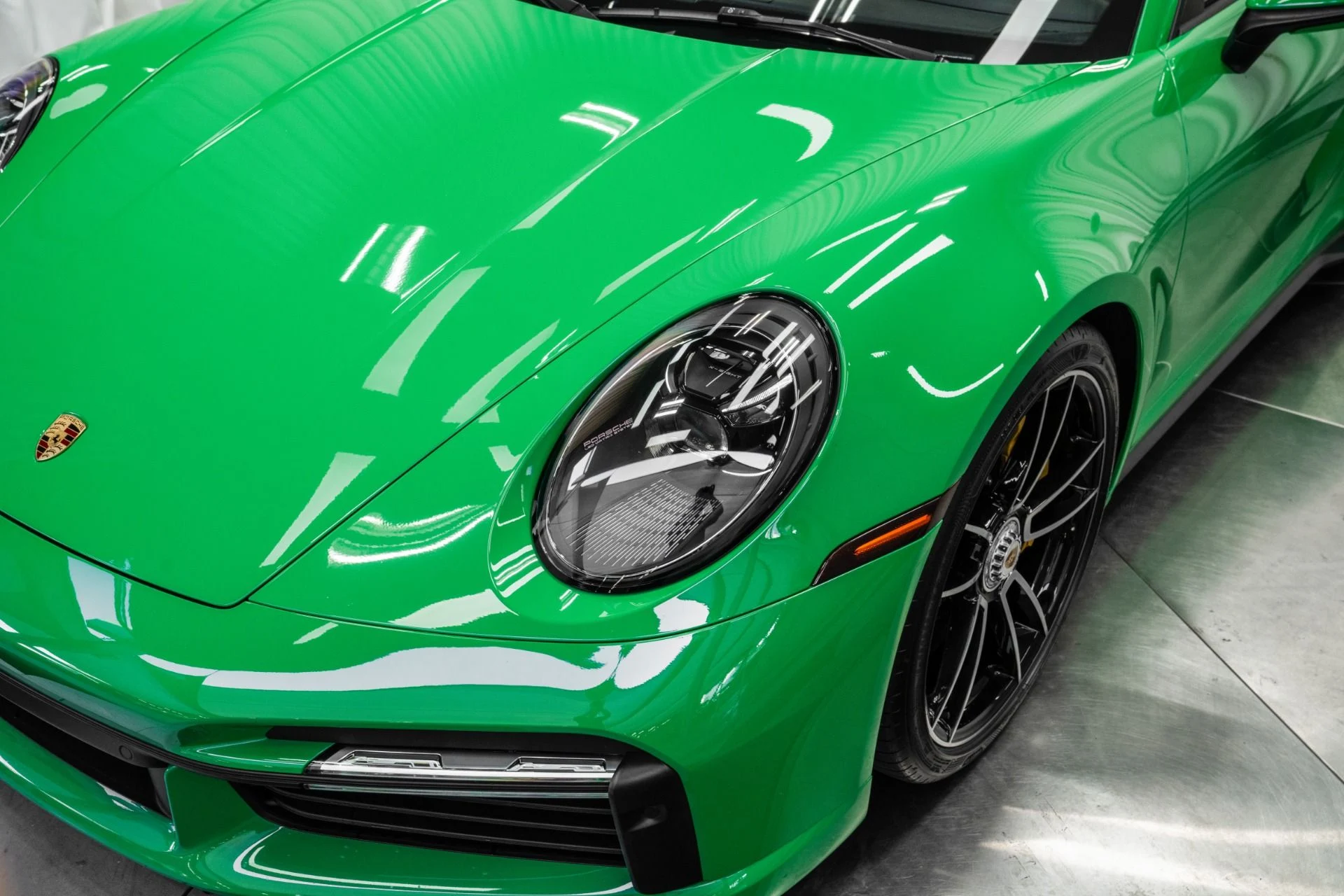 mph018_2476389170_Used_2021_Porsche_911_Turbo_S_Cabriolet_1762198384_ea853cb011