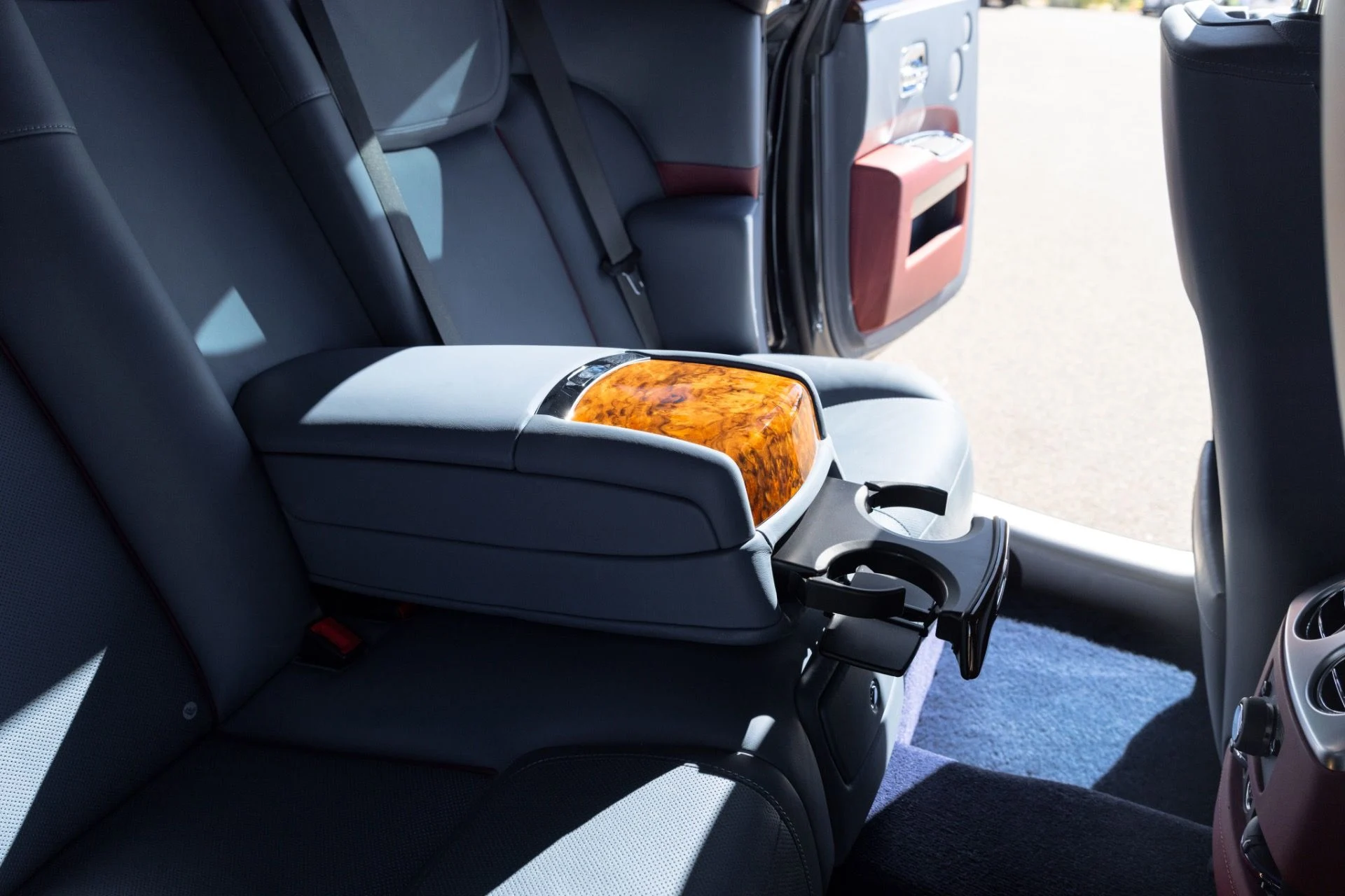 mph018_2478699126_Used_2017_Rolls_Royce_Ghost_1774567837_71ee7104c8