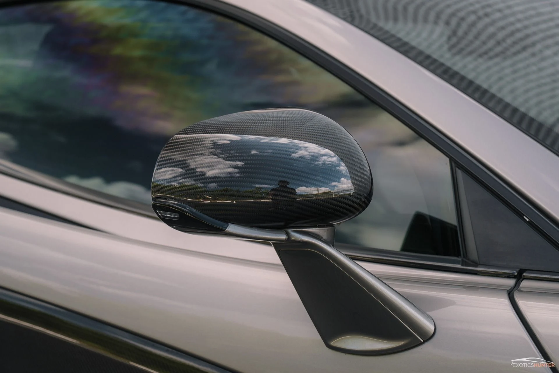 mph018_2484749149_Used_2016_Mc_Laren_570_S_in_Blade_Silver_w_Exterior_Carbon_1761343757_03e3c5dee8