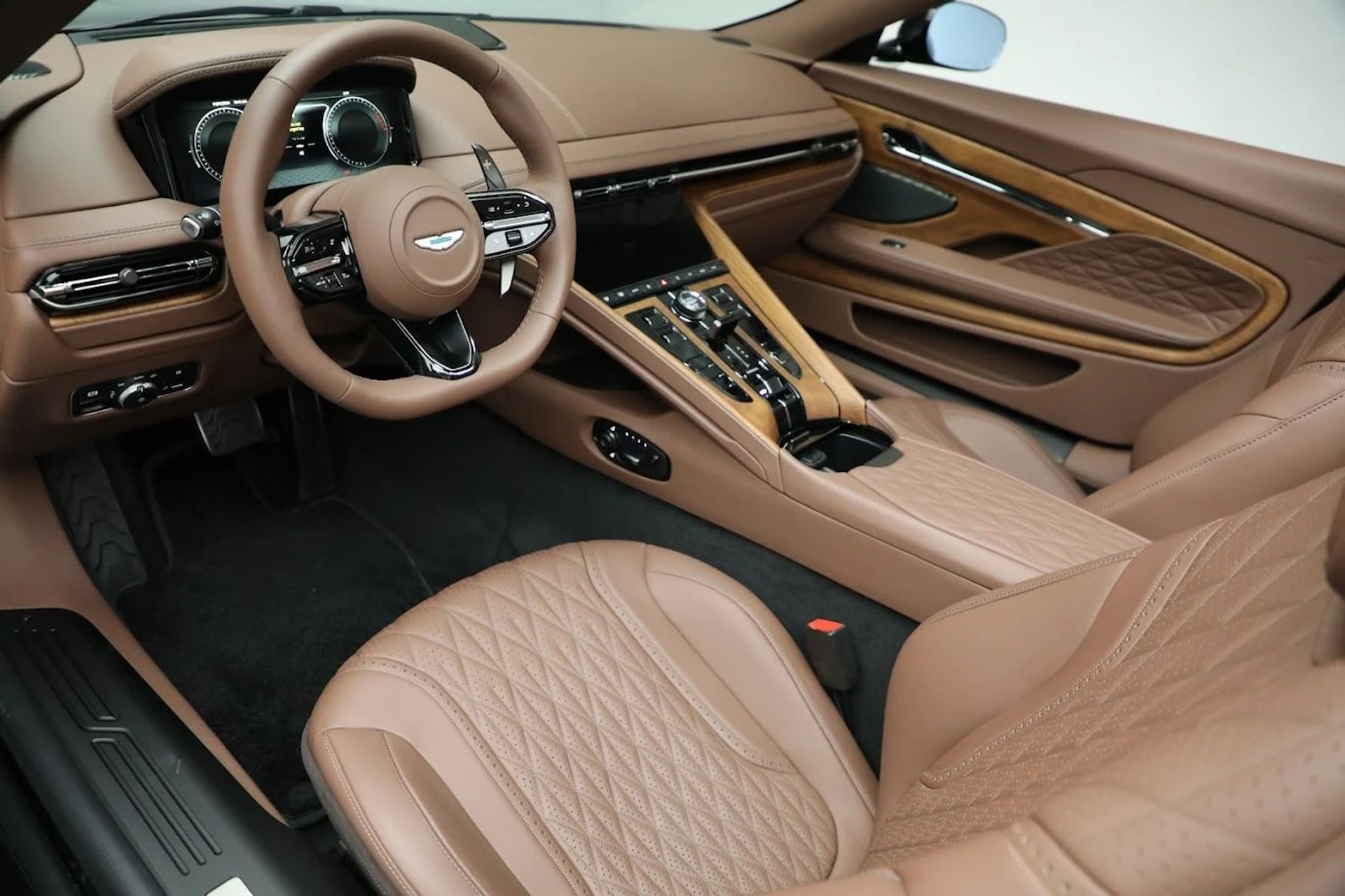 mph018_2491151522_Used_2024_Aston_Martin_DB_12_Volante_ca96baa1ac