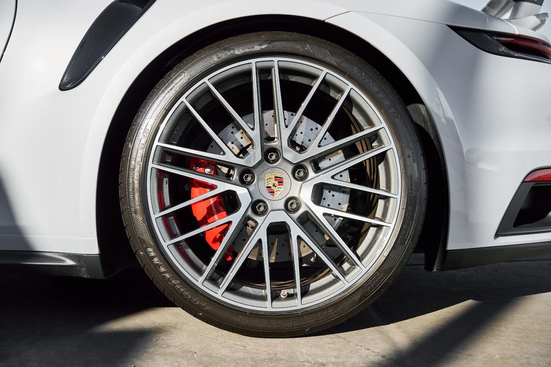 mph018_2492156756_Used_2024_Porsche_911_Turbo_1768616337_95913a34e3