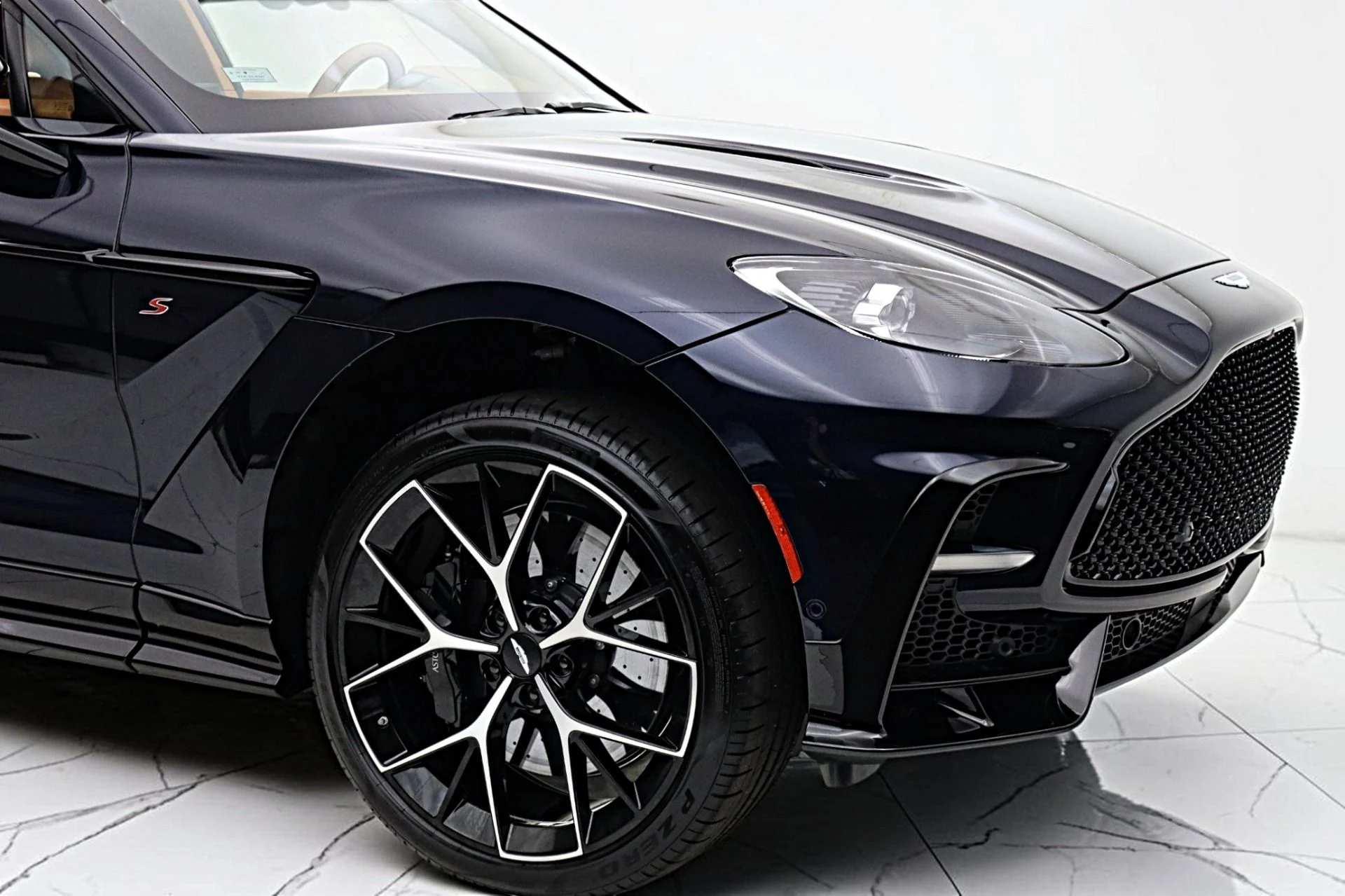 mph018_2494096892_New_2026_Aston_Martin_DBX_S_5e1dd042e5