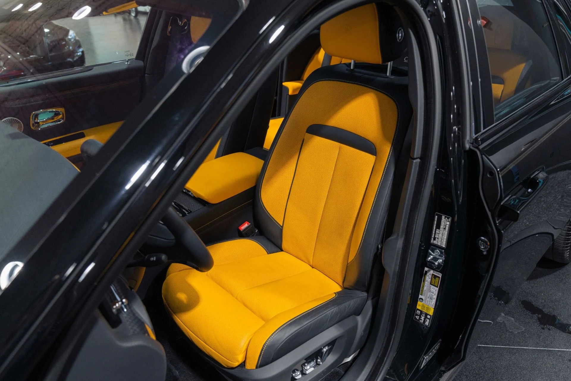 mph018_2495094902_Used_2022_Rolls_Royce_Black_Badge_Ghost_FULL_Urban_Design_Carbon_Kit_477_K_MSRP_Starlight_1759778193_ef82df2032