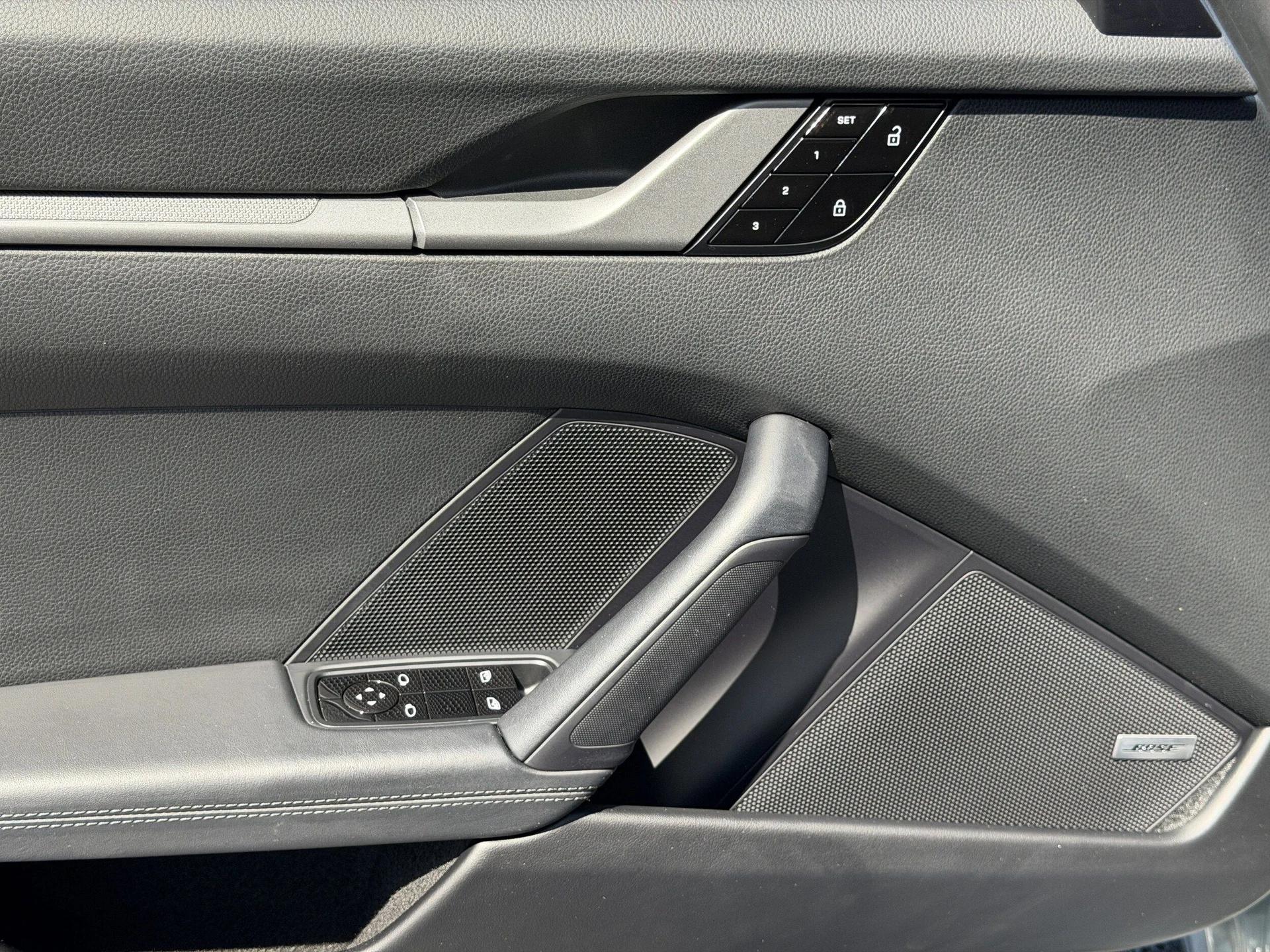 mph018_2498915954_08b20068d4e5ff6a75954d77907222fcx_0c23db5796