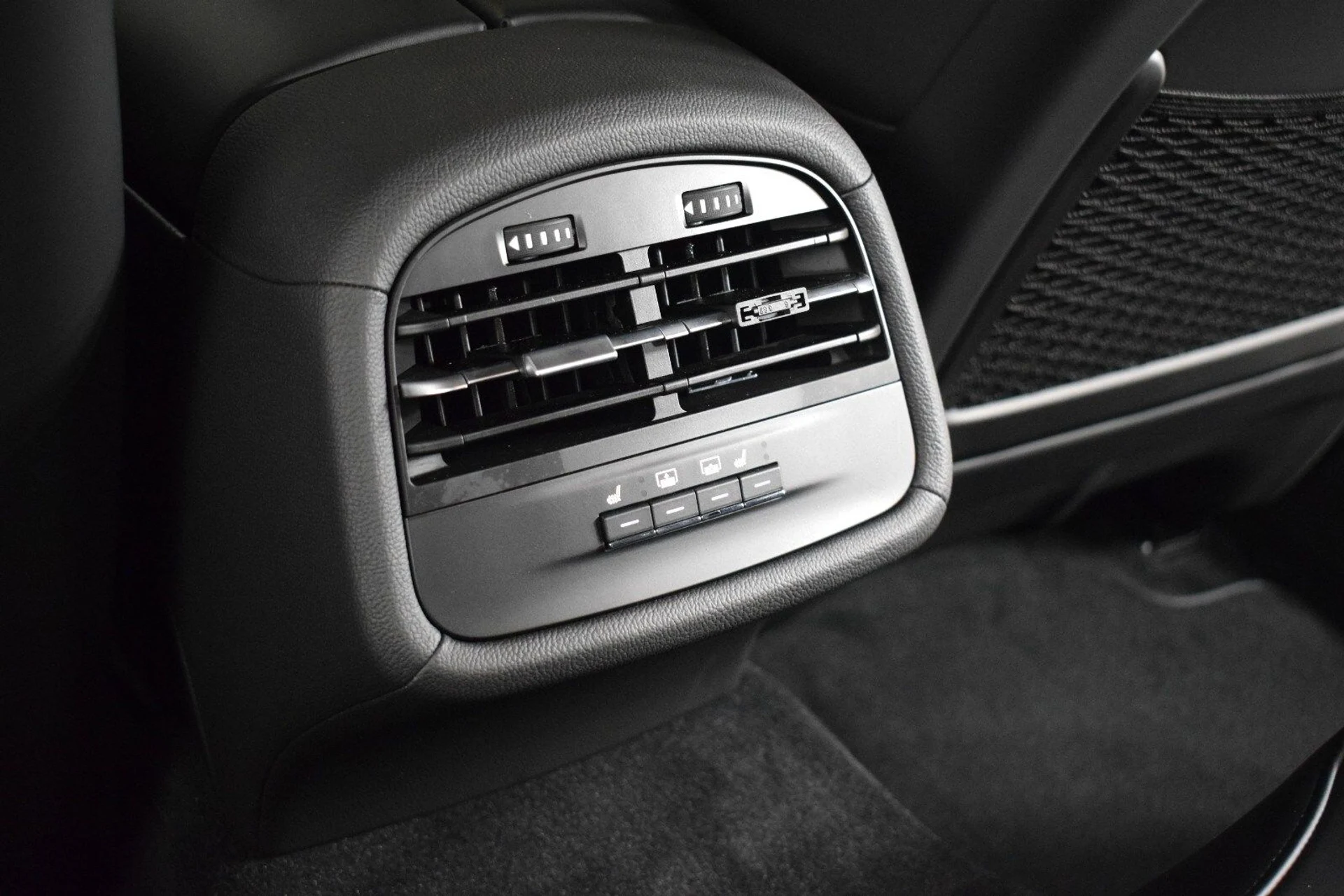 mph018_2499812063_79afd78f10bb52bfadc11a0361bc607fx_1b48076787