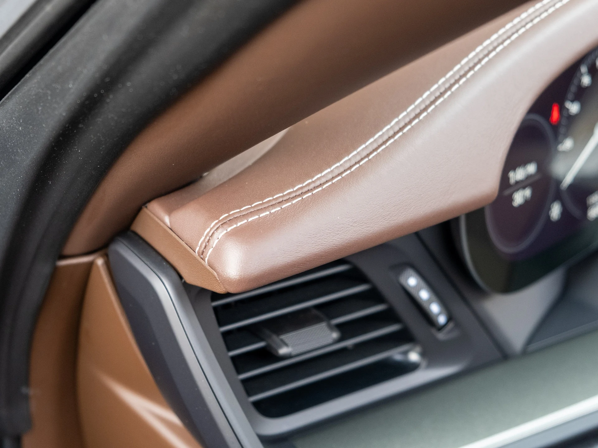 mph018_250690343_19_d24b75385c