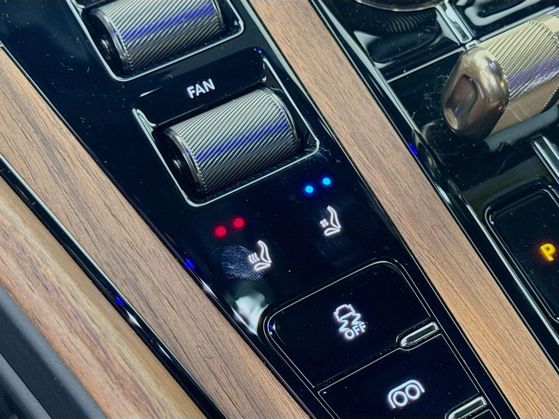 mph018_2514154657_2c231c89f15ceb24965a1af0a8a1bd93x_9012606bd2