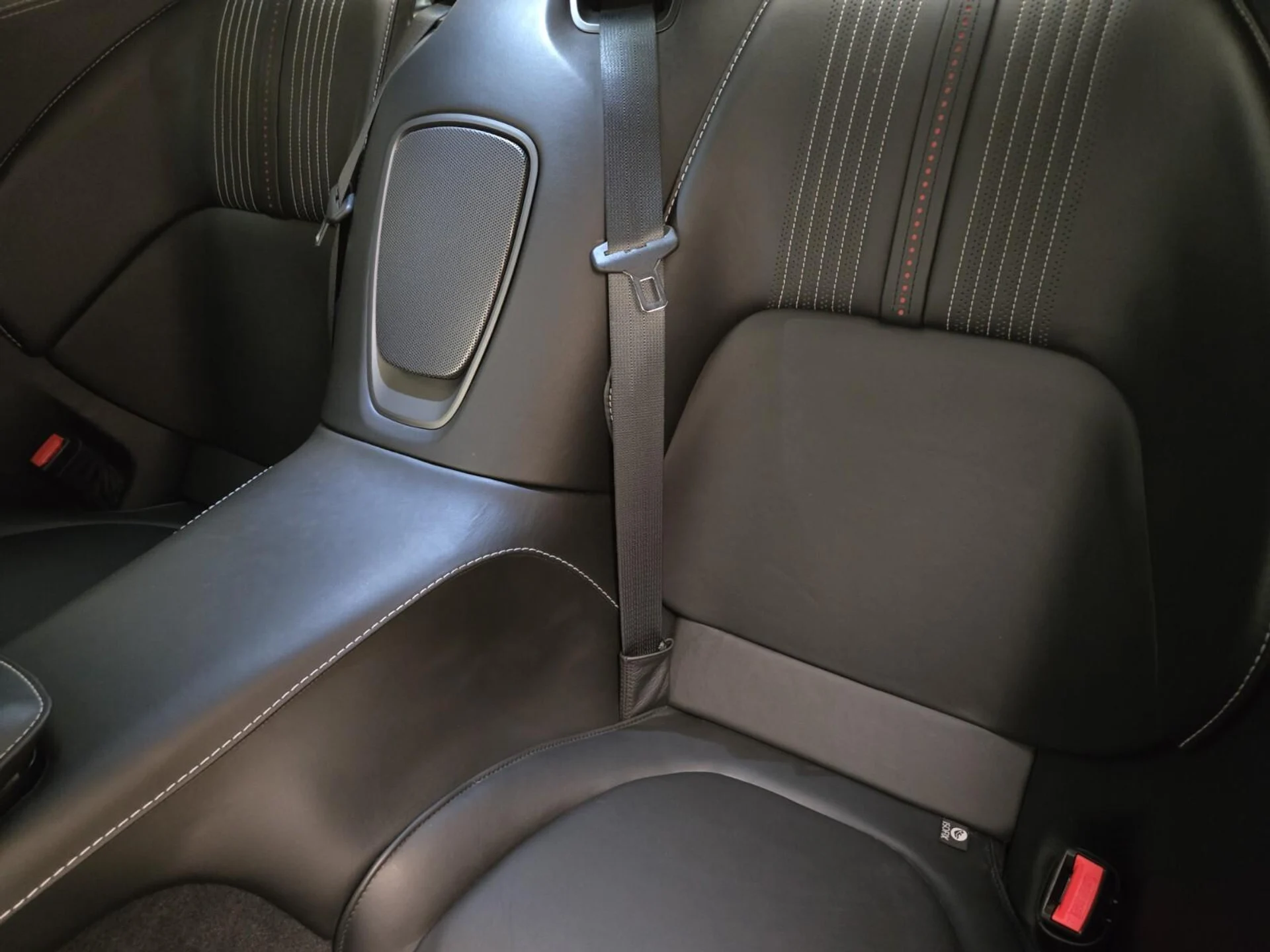 mph018_2516334546_Used_2020_Aston_Martin_DB_11_1727783493_a4c637ee54