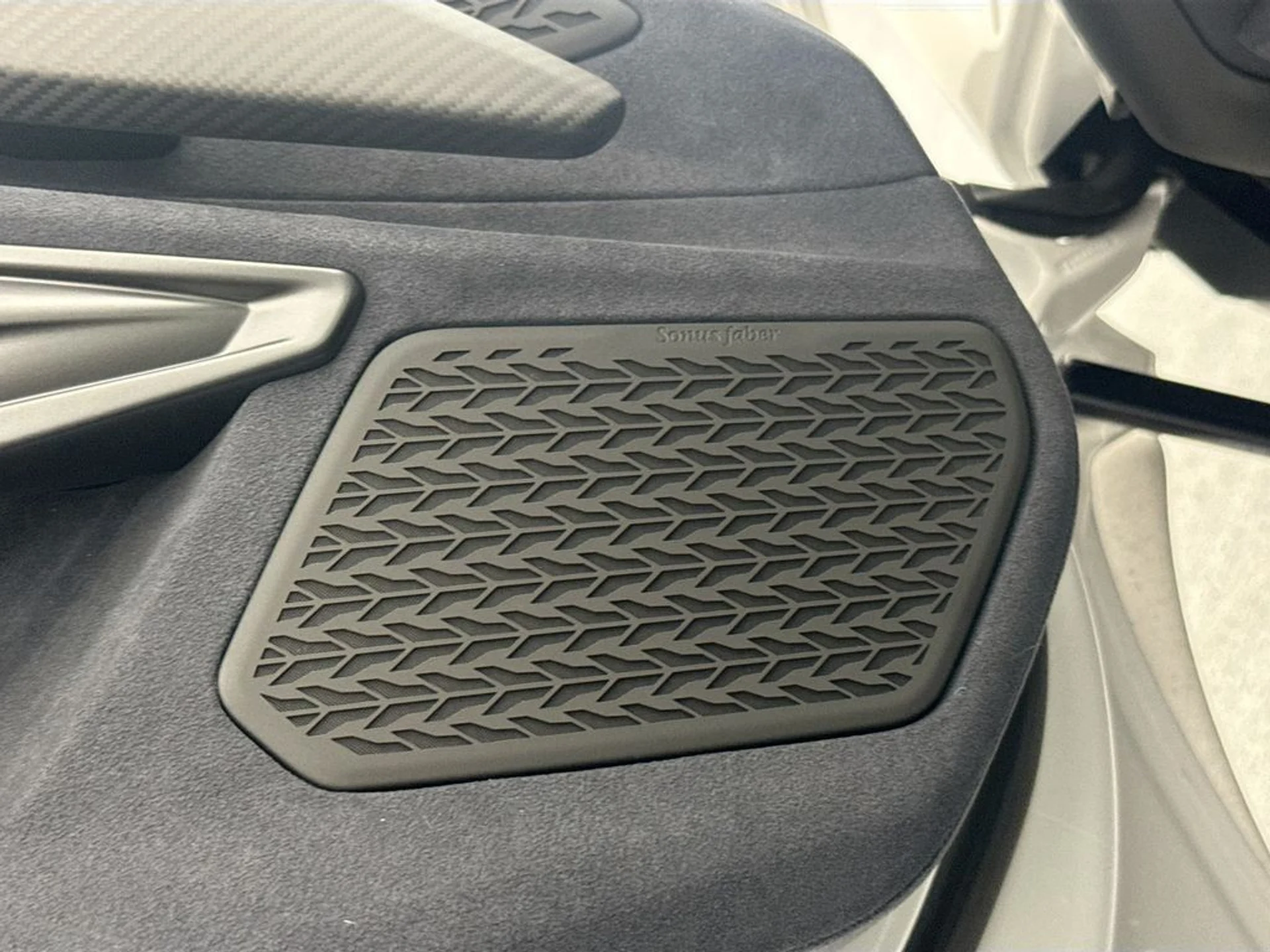 mph018_2521281905_1e0c3d311f9660026303df9bb1e3f07b_821cc8273b