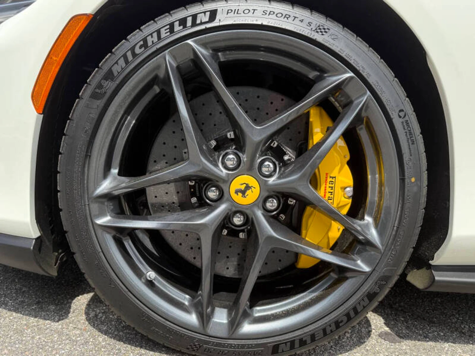 mph018_2525972035_2025_ferrari_roma_spider_base_2dr_convertible_a56c0b8934