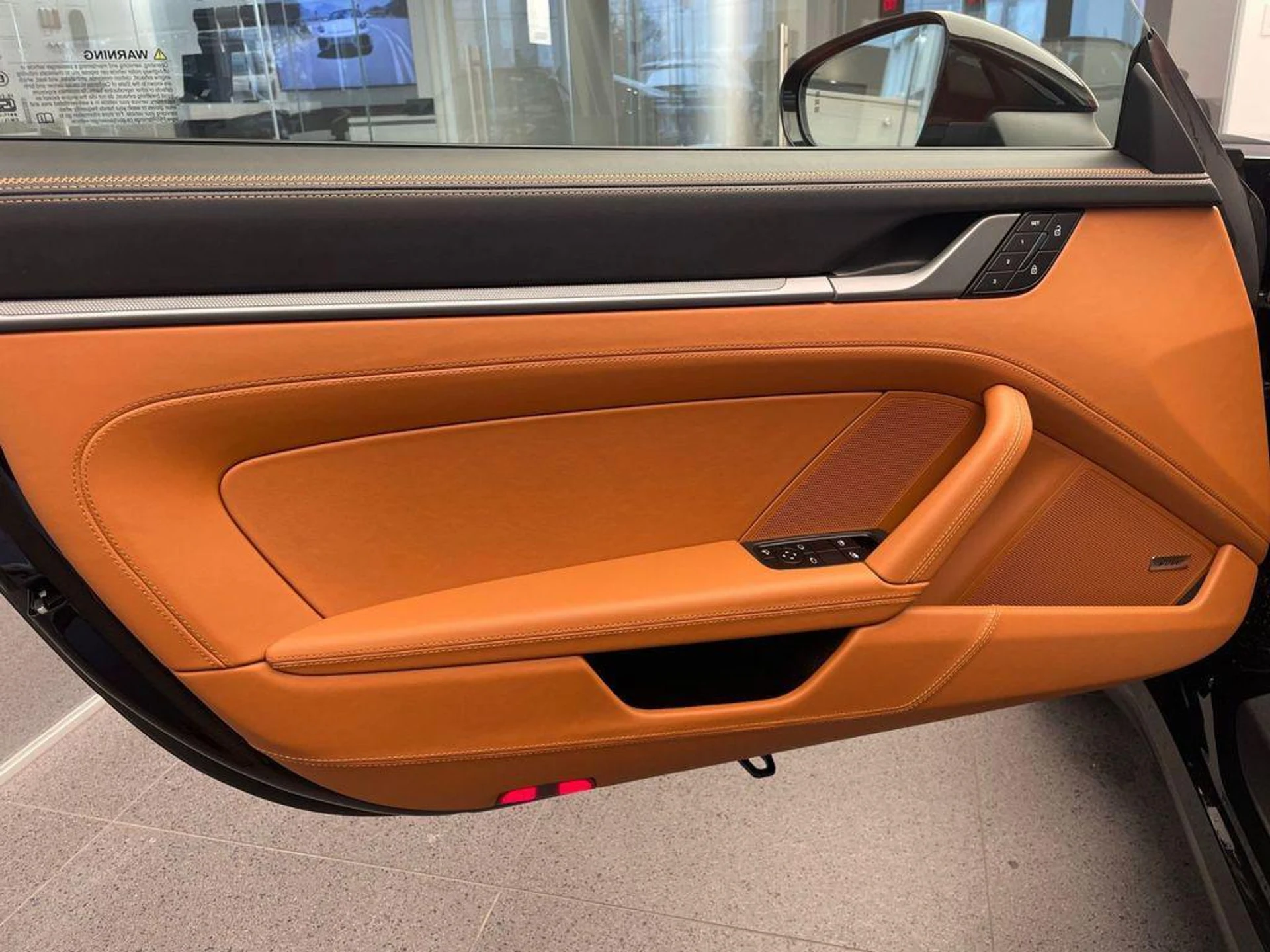 mph018_2532939218_pl00uhk_Mo_Ql_Oo9s_B9_Sb1_Fq_Y_d2d168f05b