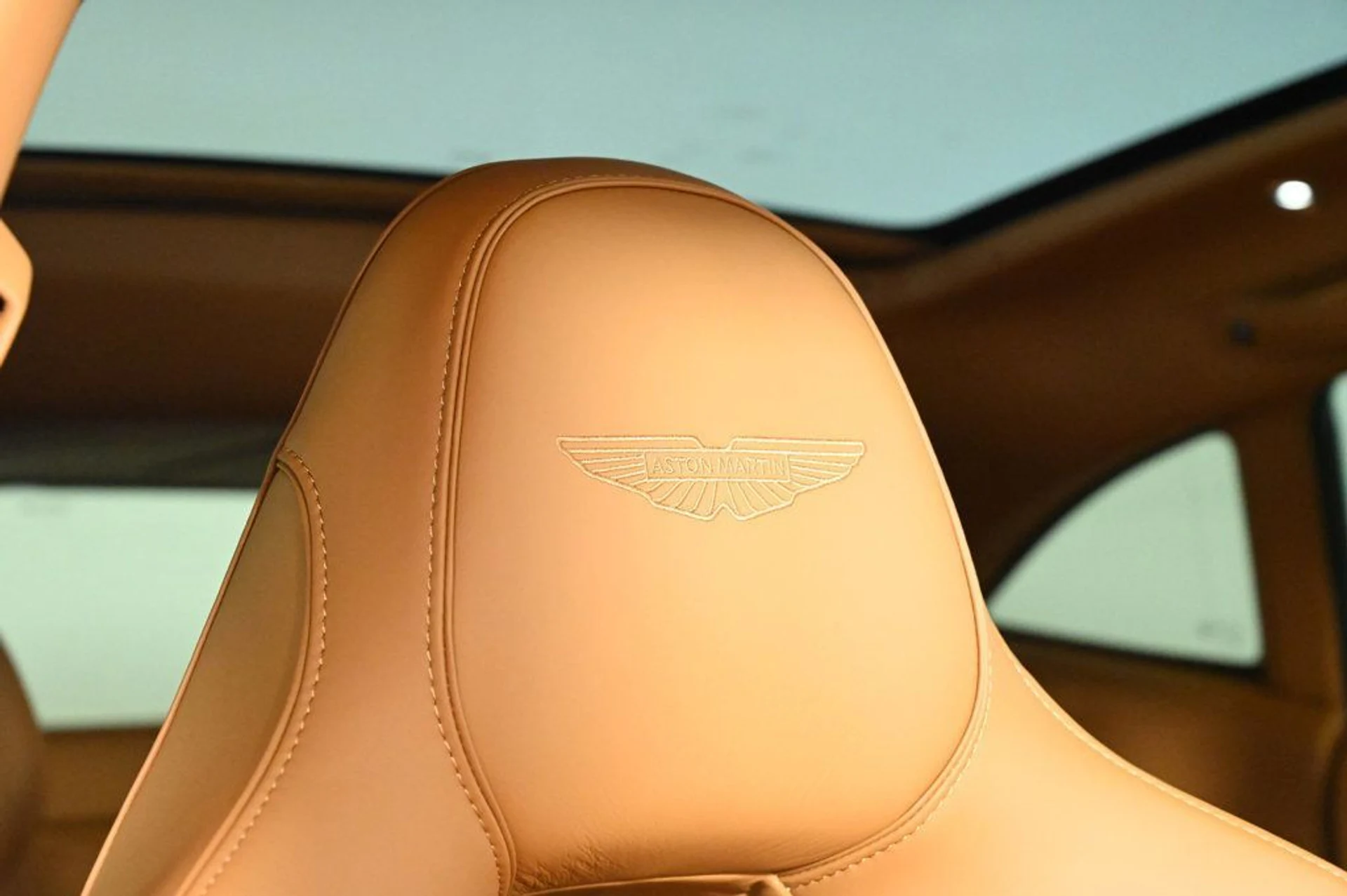 mph018_2536107605_new_2026_aston_martin_dbx_707awd_11350_22969430_19_1024_5a5593f77c