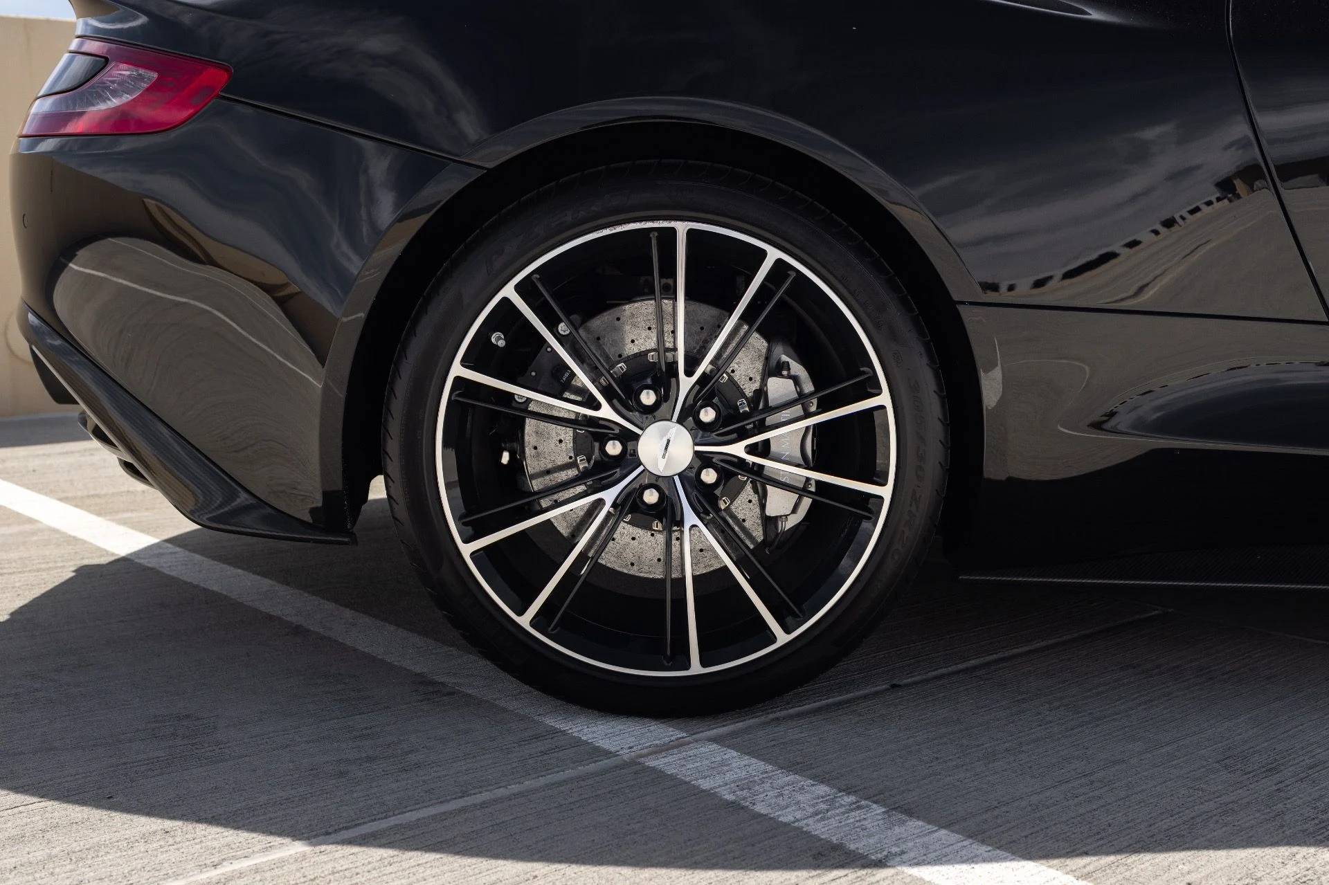 mph018_2536755762_Used_2015_Aston_Martin_Vanquish_Volante_1776978035_e3d63de2ac