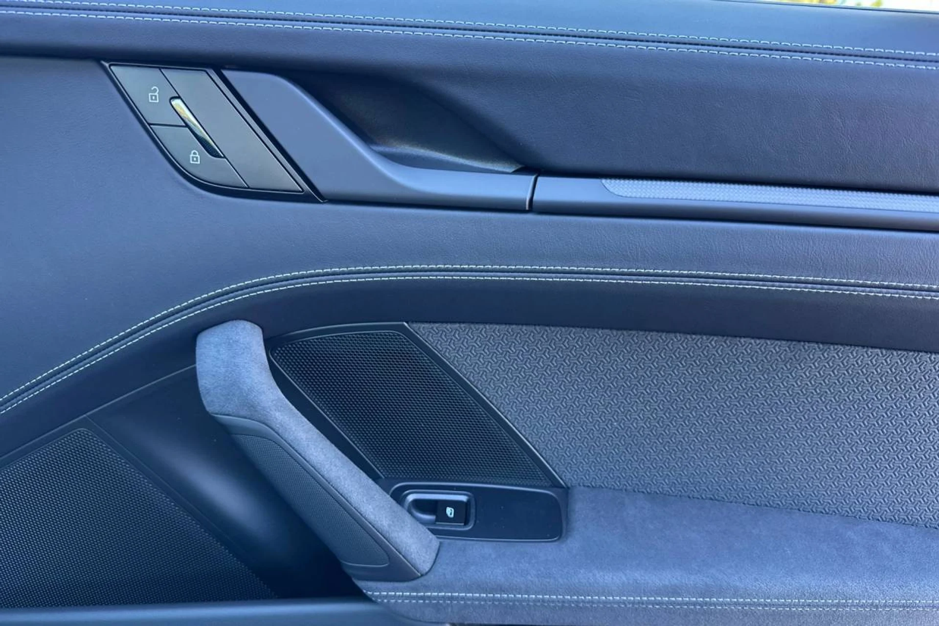 mph018_2537288678_1280_a272c759e2