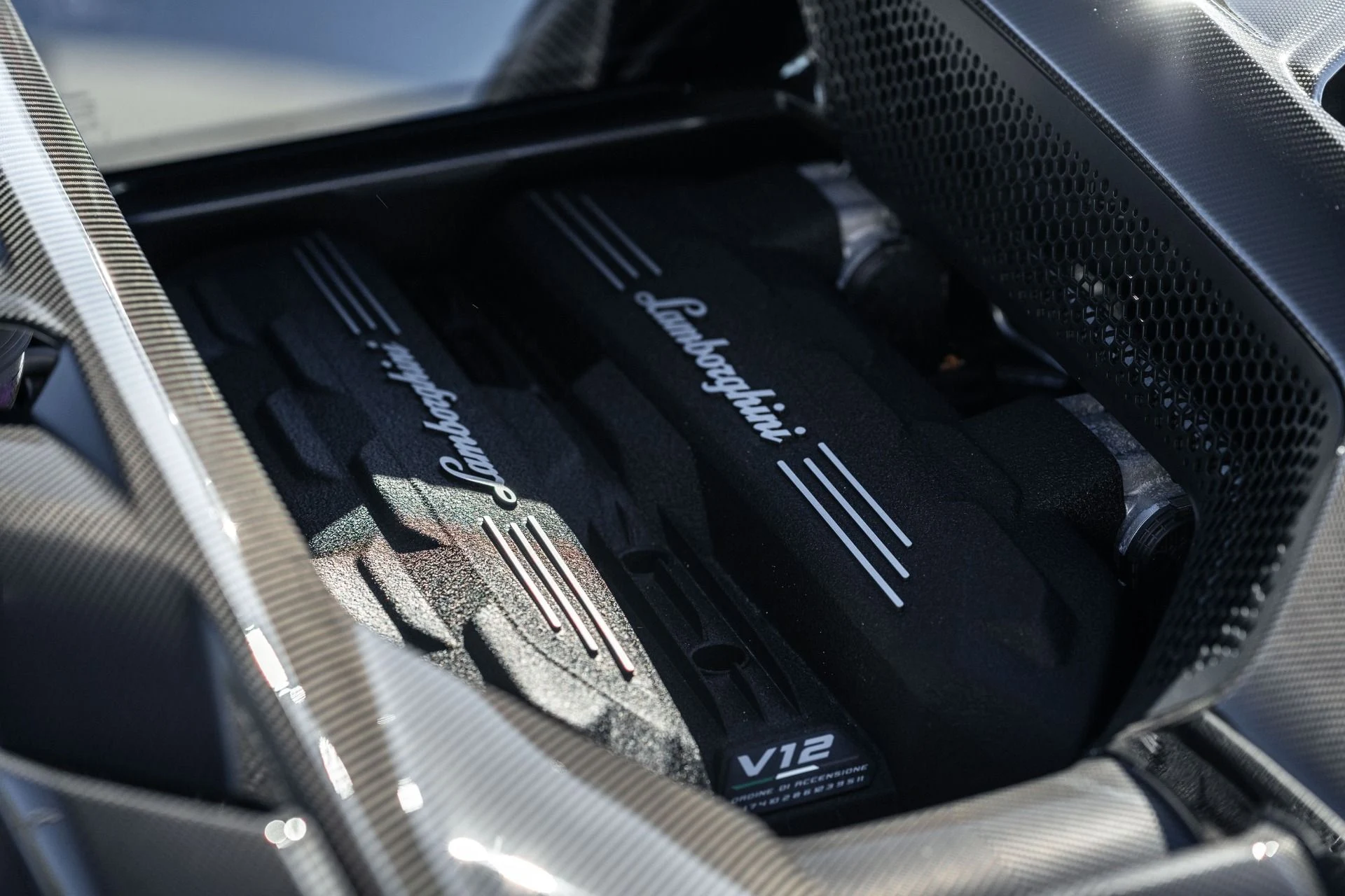 mph018_2537743865_Used_2025_Lamborghini_Revuelto_1791313065_93fbcec63f
