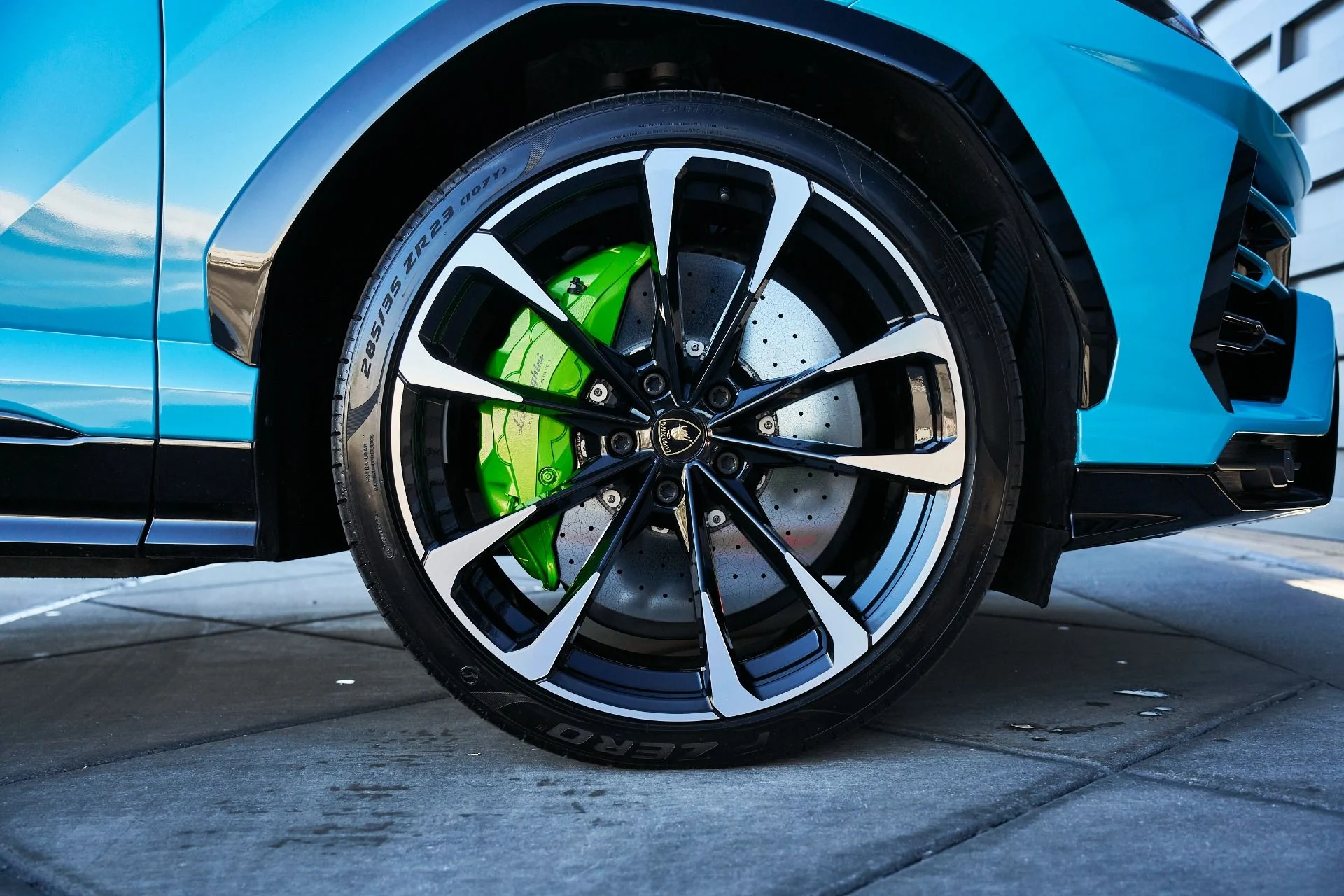 mph018_2541703342_Used_2021_Lamborghini_Urus_1765854454_13591ad76e