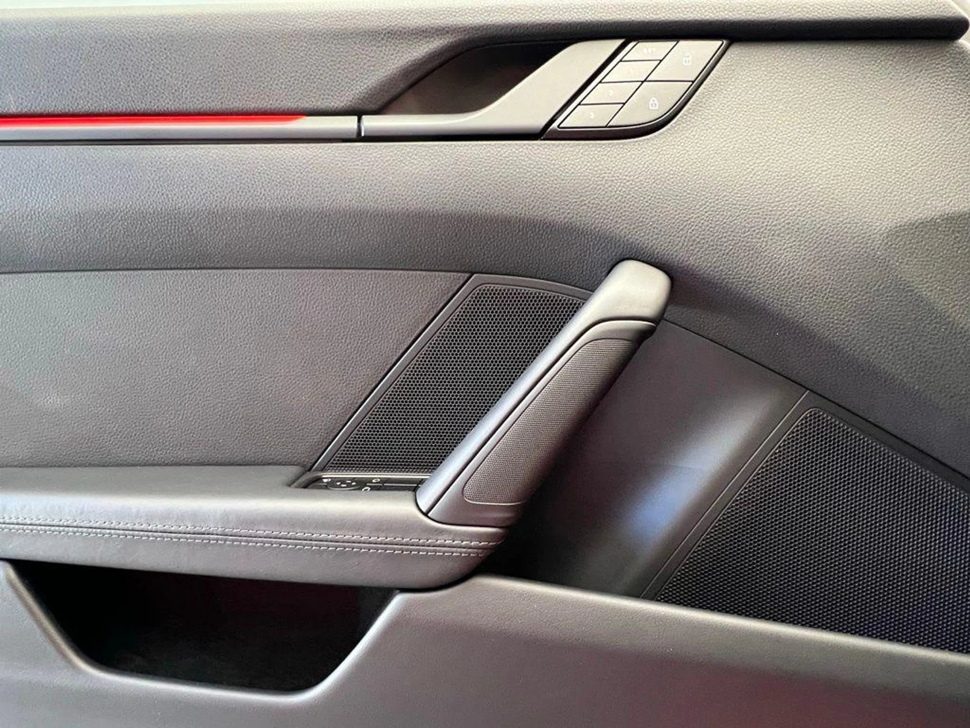 mph018_2541724591_j_f_K_Wqj_Yll_Fl_H_Ye5_Hx_L4za_DV_6t4_e43524b5b3