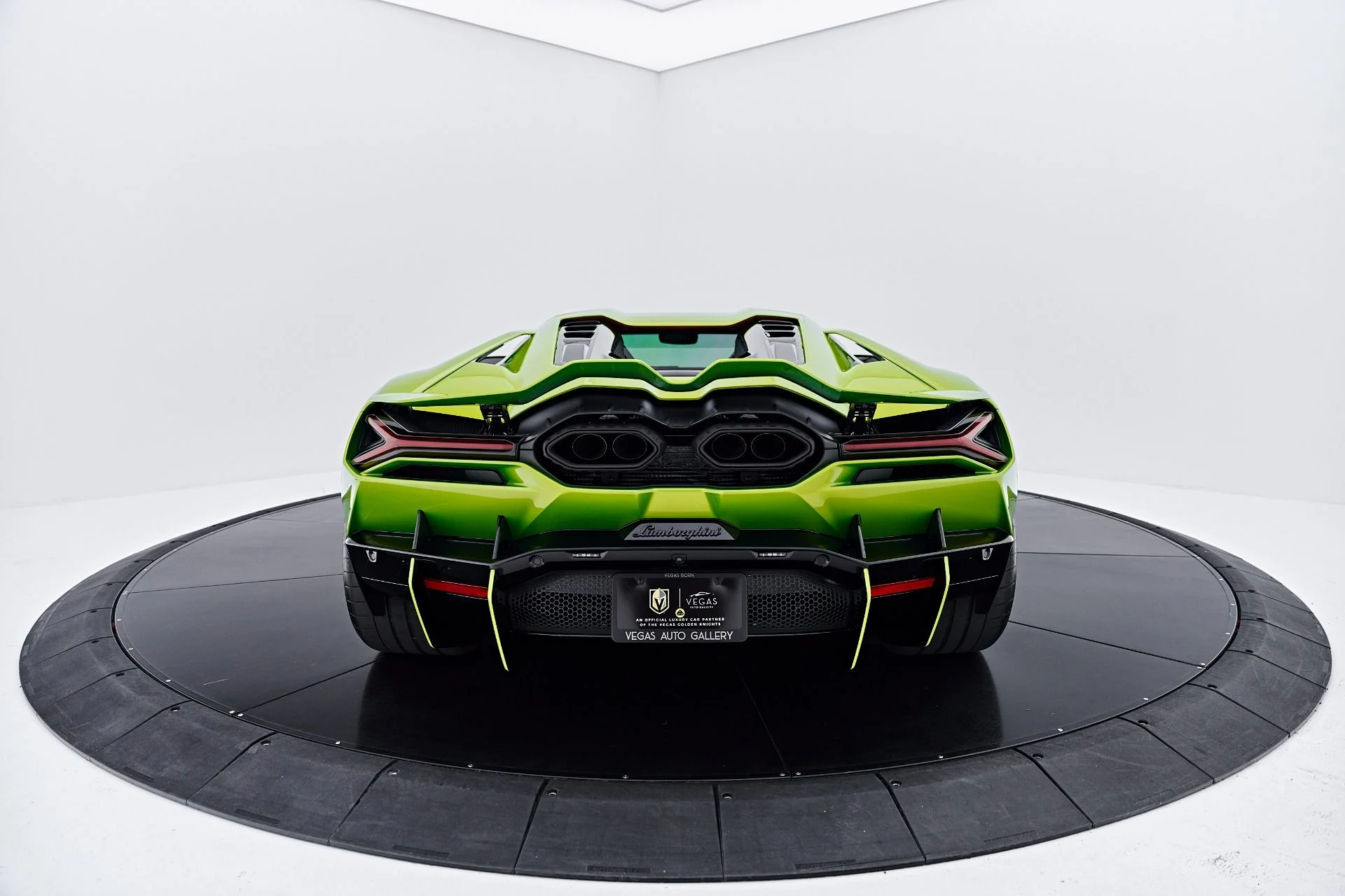 mph018_2542780172_Used_2025_Lamborghini_Revuelto_Base_1785288799_94b0a53af7
