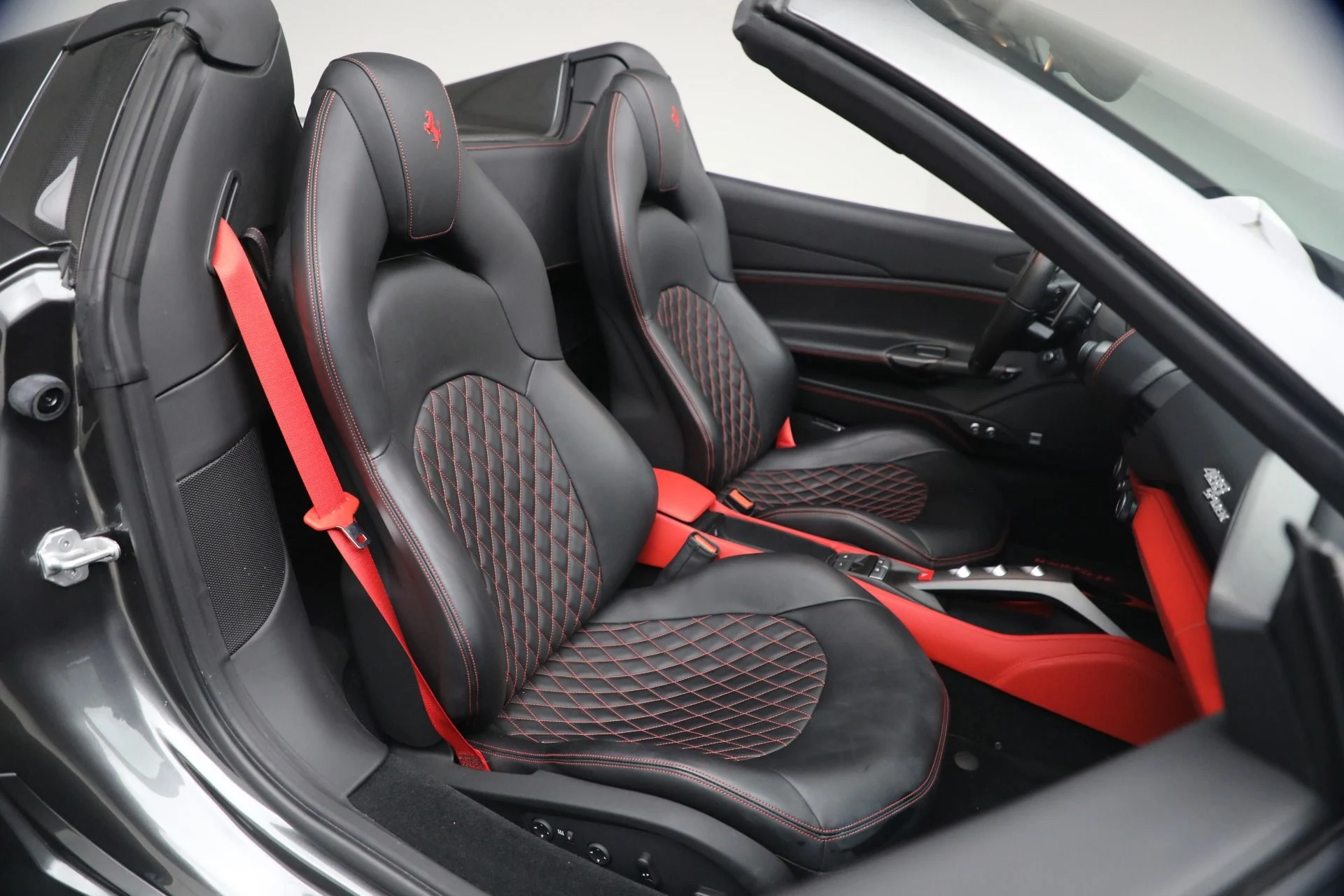 mph018_2544502774_Used_2018_Ferrari_488_Spider_1774552215_24d0e6e079