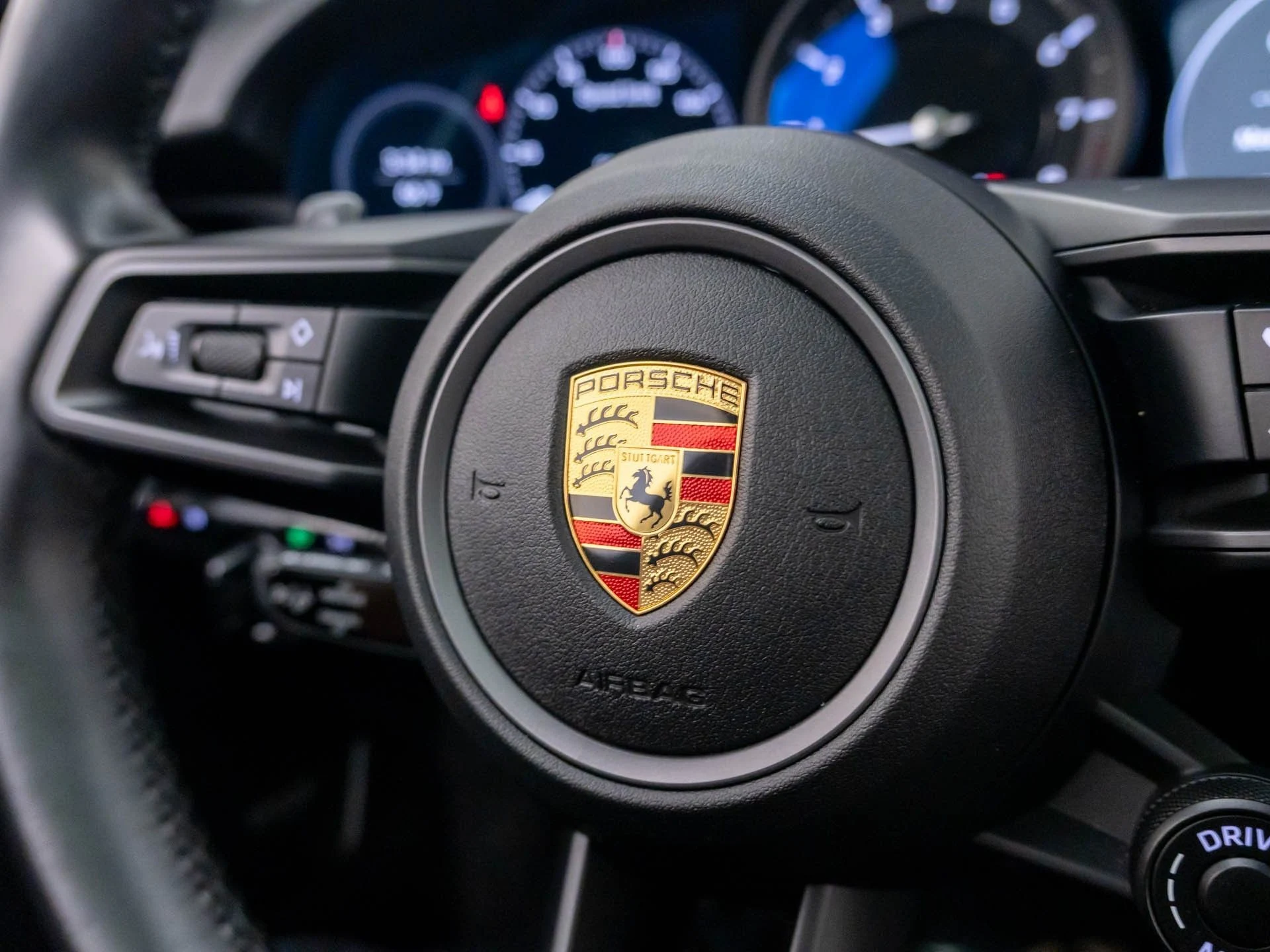 mph018_2544921167_5c8c8f5ce3d606169af582a8181750eex_dd69364758