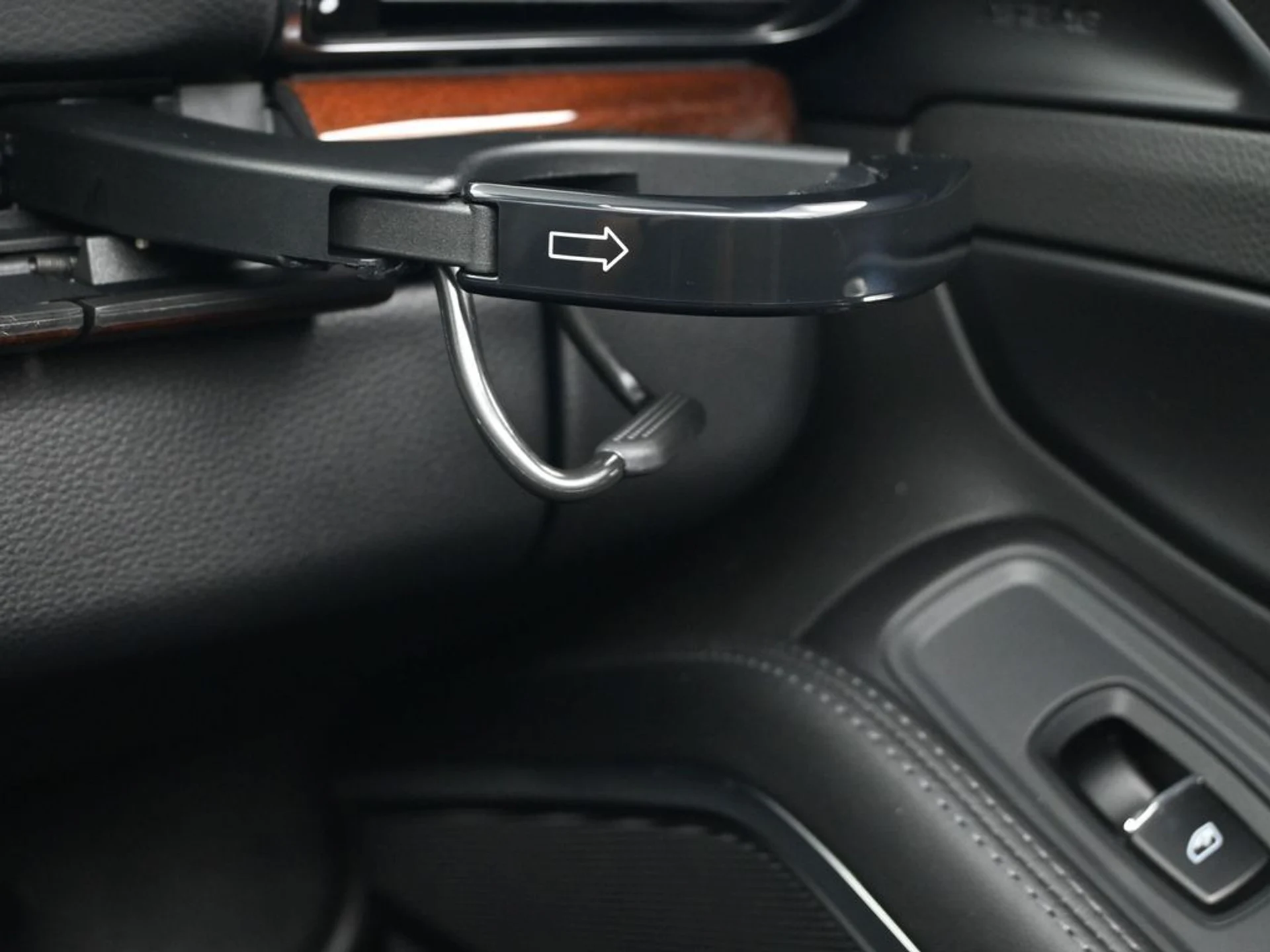 mph018_2555827275_c5377e9e3d397c456860a2417291557cx_4419857d8d