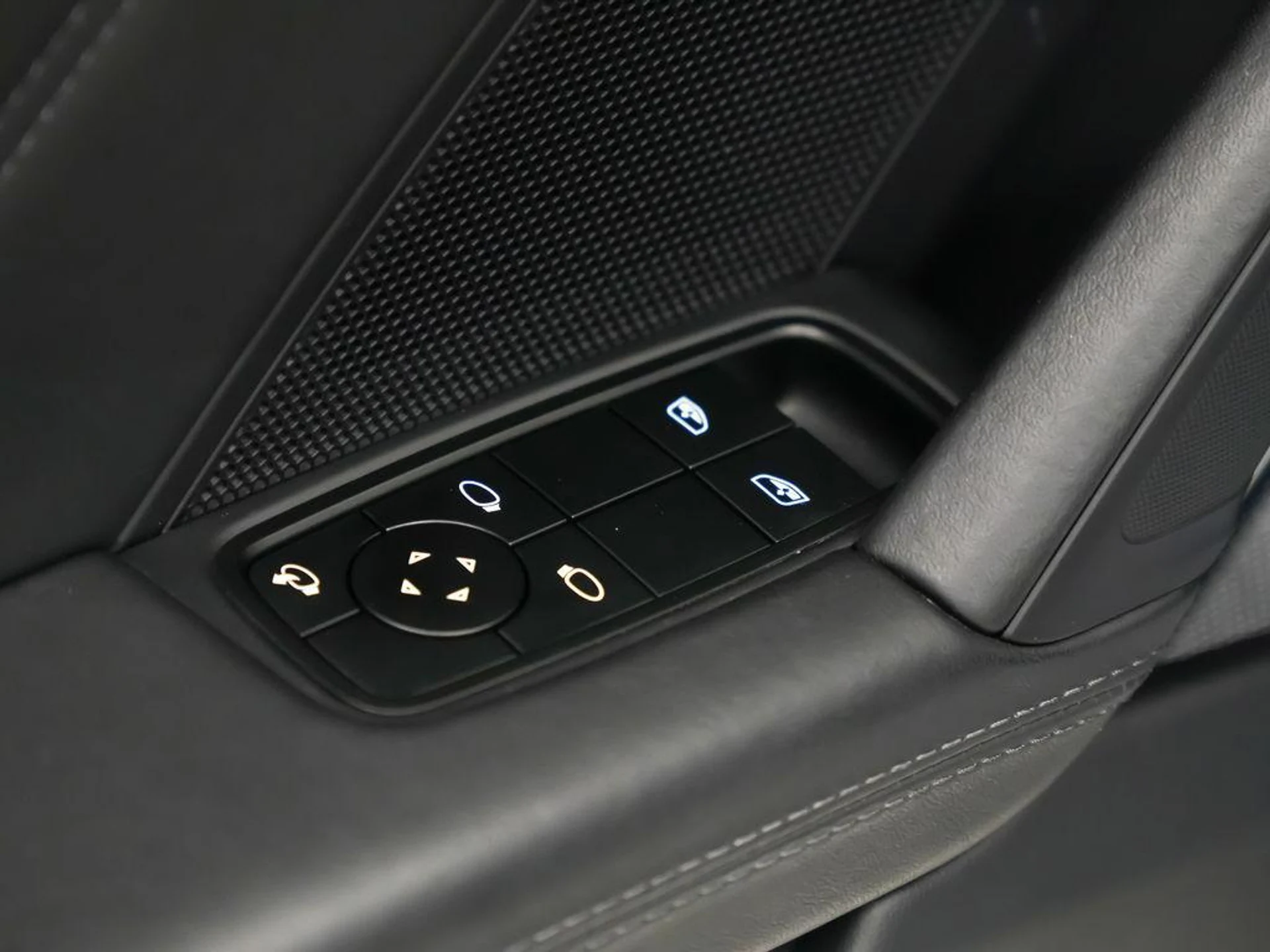 mph018_2564027263_29_W8_Xf6jbhc7_Fblo_R6_U_Pz3r_XJH_0_cdf551dc6f