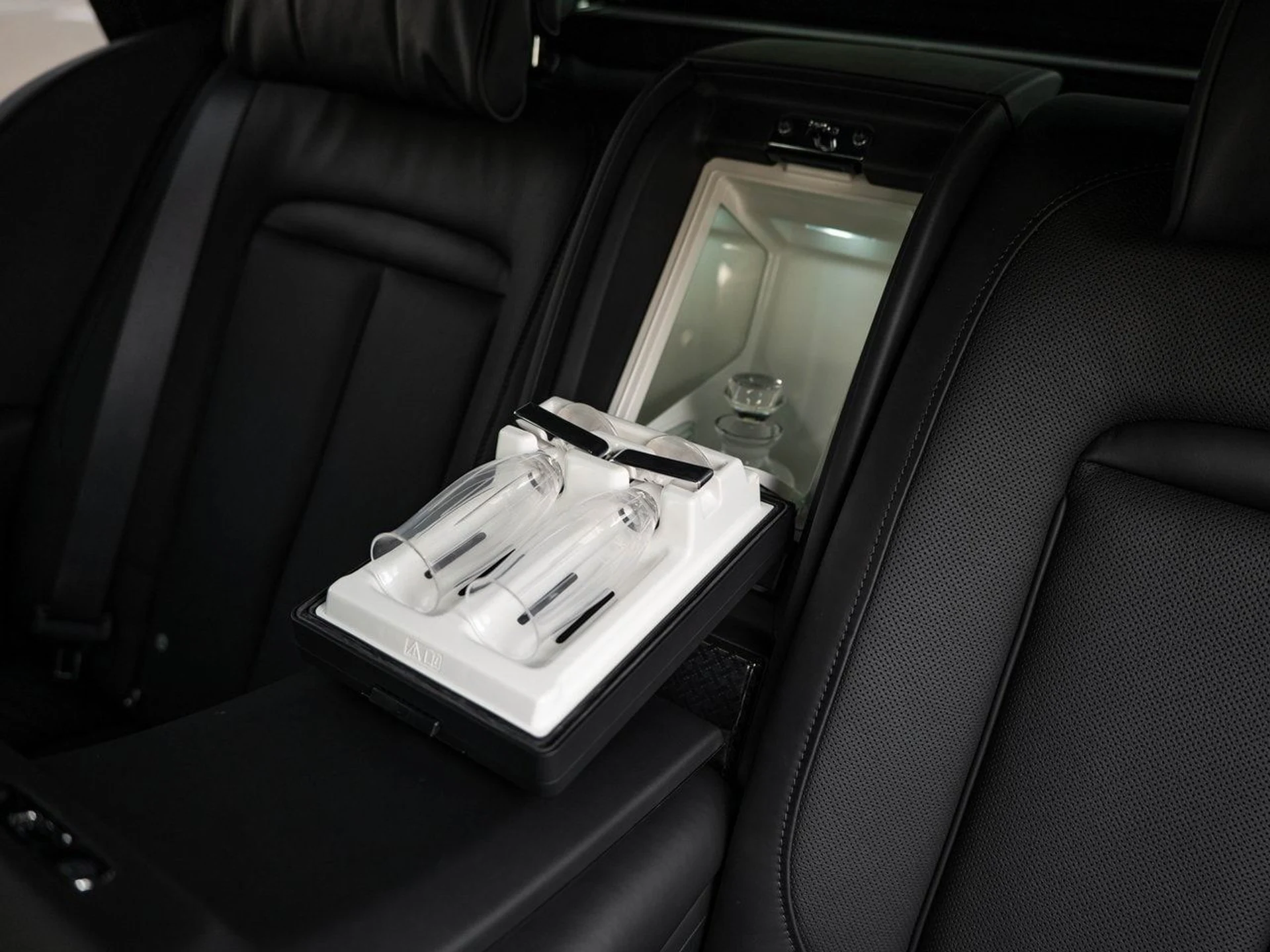 mph018_2570625300_cb4030722728c8f7bbf9dde2c1a1960ex_37ae407dde