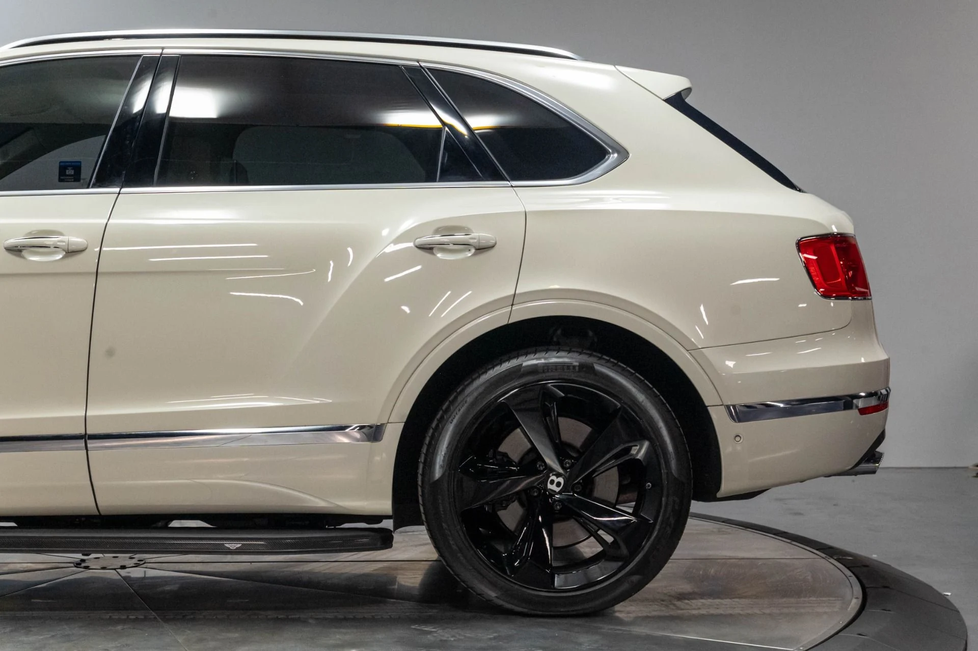 mph018_2575529141_Used_2017_Bentley_Bentayga_W12_1787159716_130e370172
