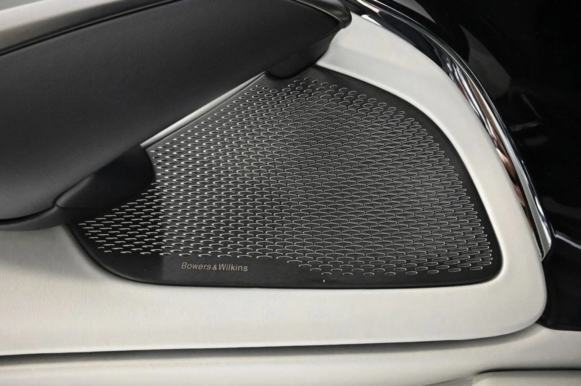 mph018_2577969993_new_2025_aston_martin_dbx_707awd_11350_22854859_18_1024_f6c3110110