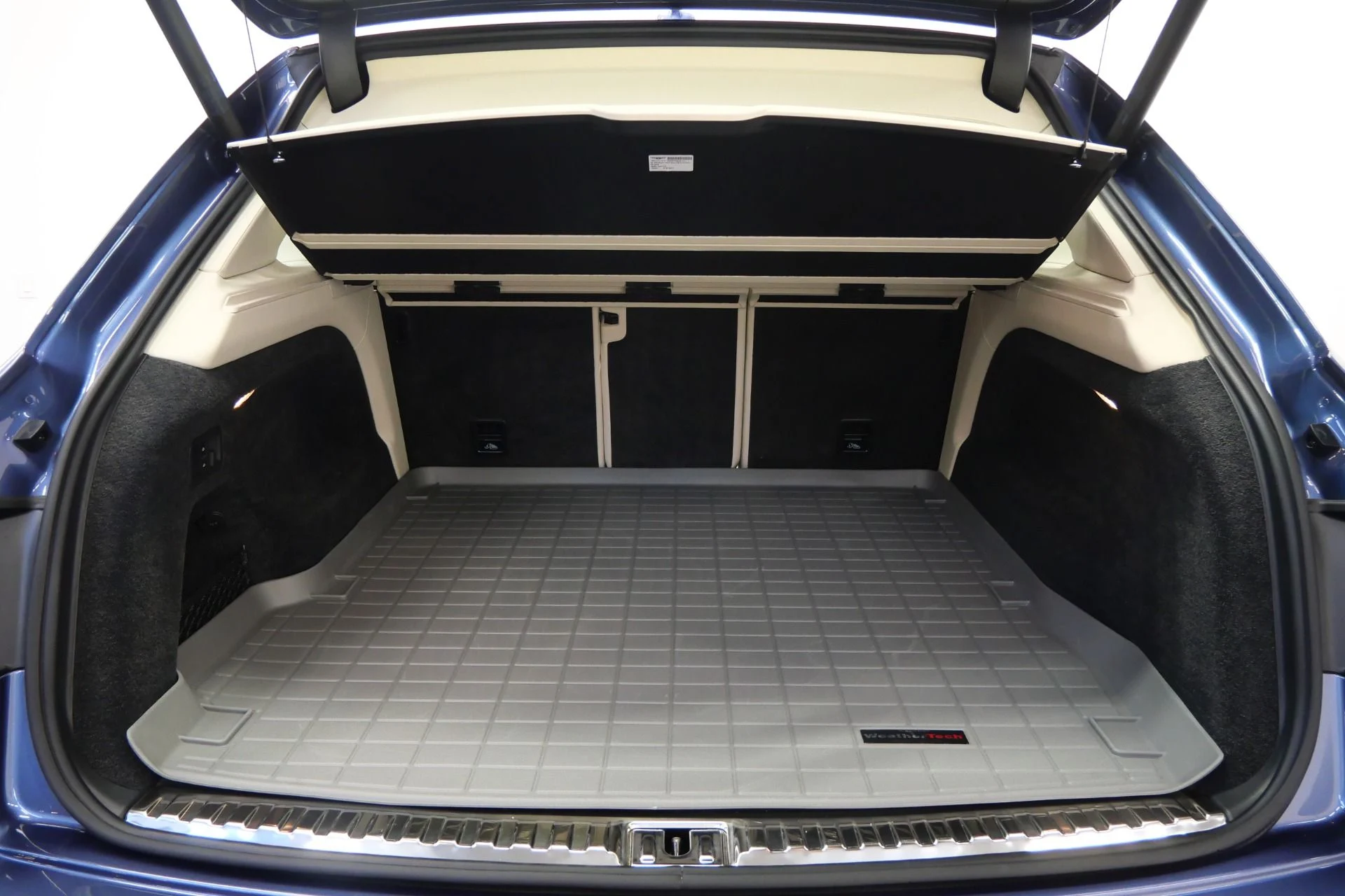 mph018_2579612509_Used_2018_Bentley_Bentayga_Onyx_Edition_W12_Touring_Specification_Front_Seat_Comfort_Specification_1772647427_b211477912