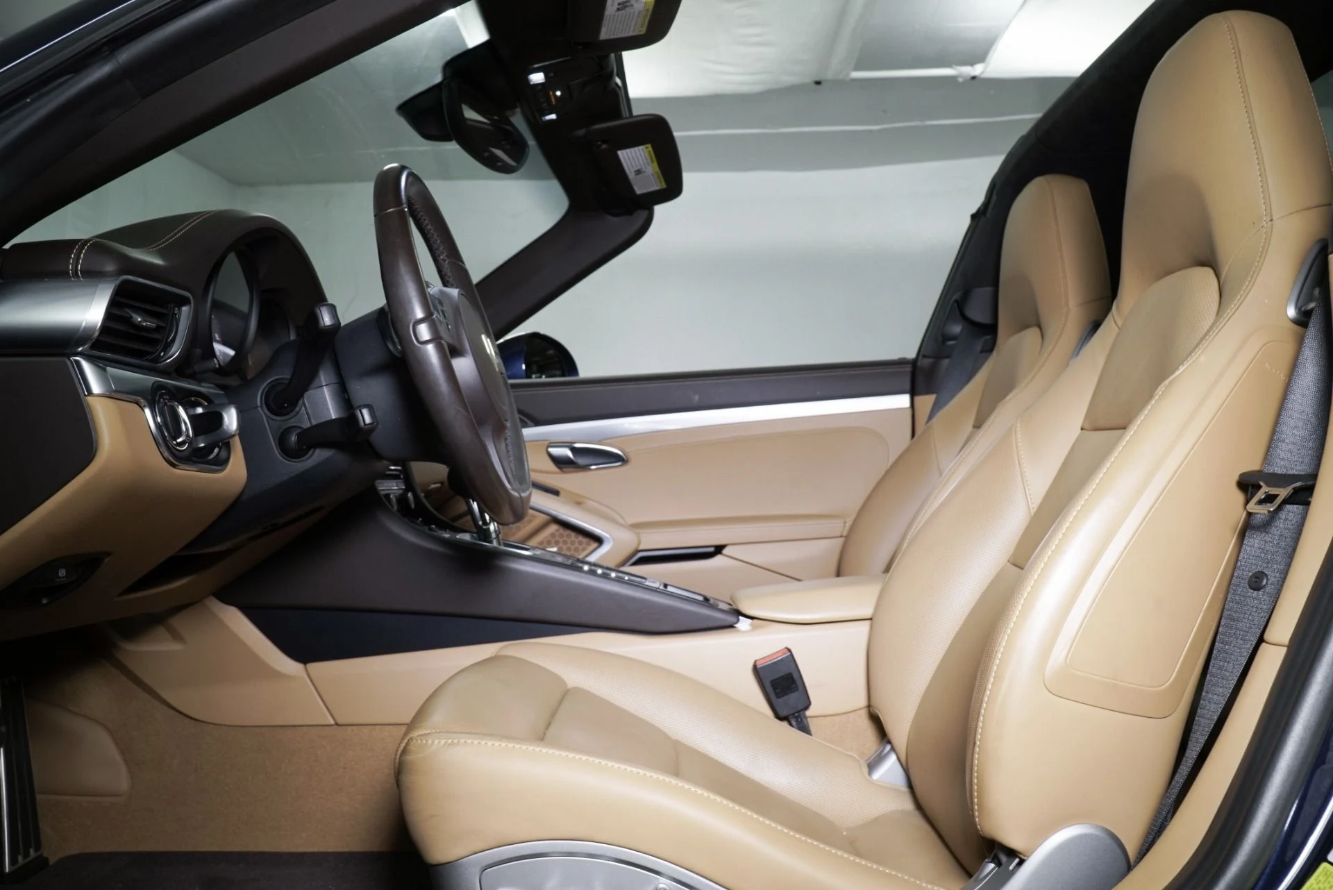 mph018_2583188416_Used_2016_Porsche_911_Targa_4_S_1764361768_65192c99b6