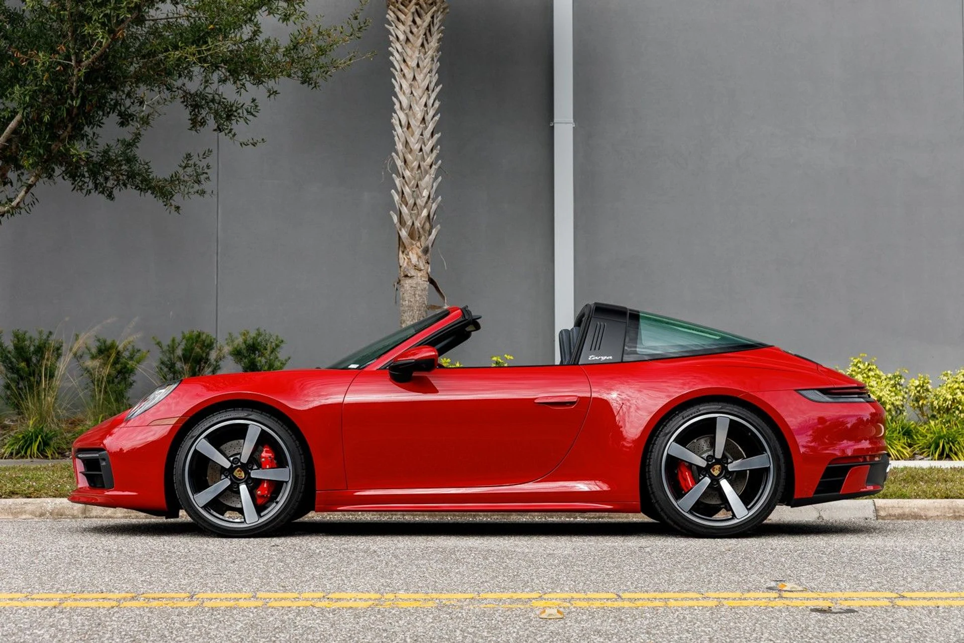 mph018_2583860018_644_p20_l_6e8c6e802b