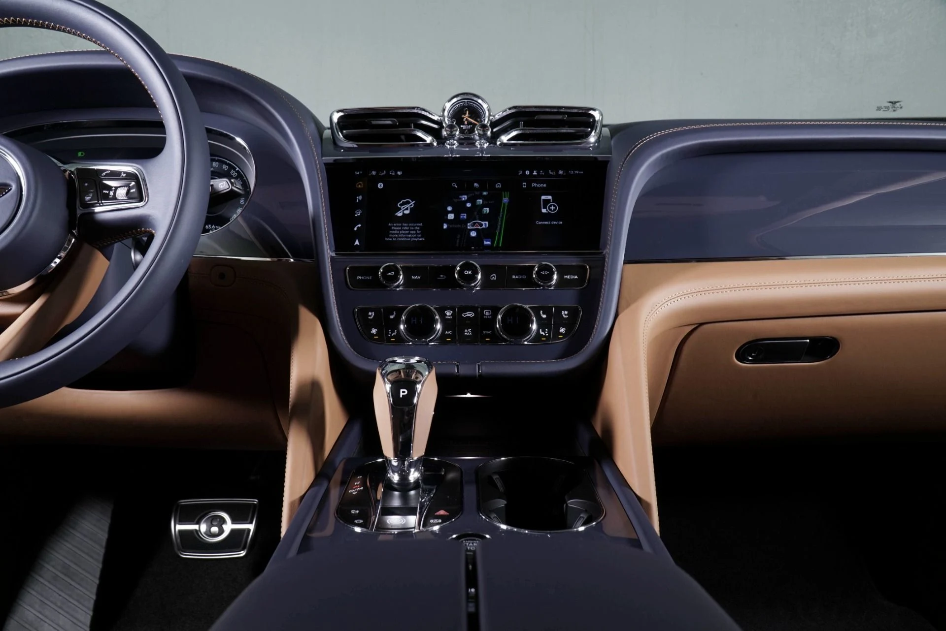 mph018_2586174630_New_2025_Bentley_Bentayga_Azure_1765905550_847de3147d