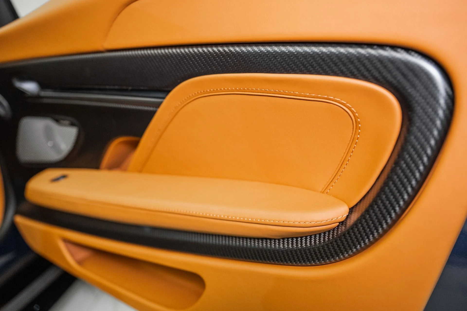 mph018_2591438064_Used_2025_Aston_Martin_Vanquish_1751745767_6af2fb9e82