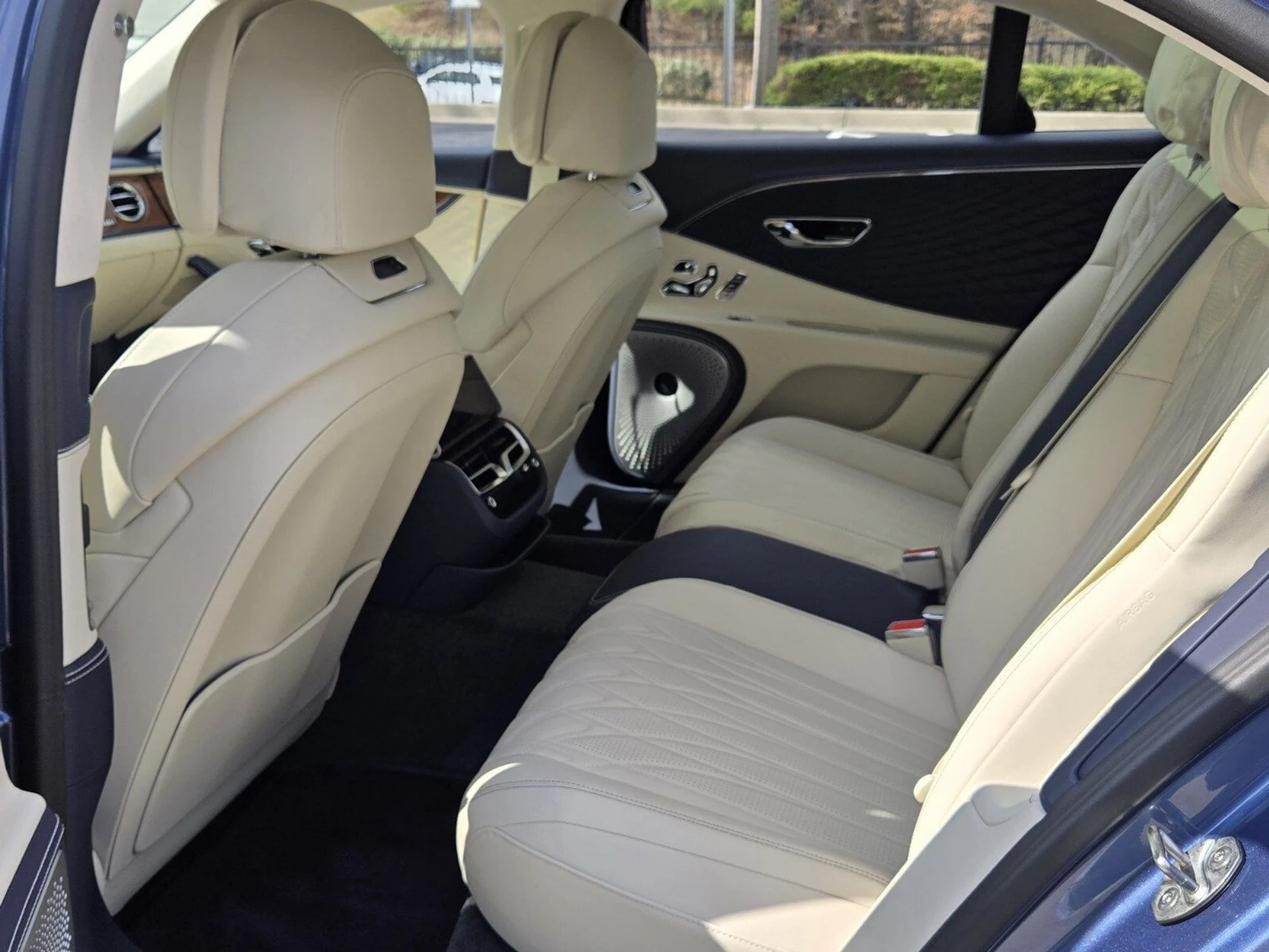 mph018_2598132382_70d2ded6a28eb2730633bc37044648ddx_92a09cd7b5