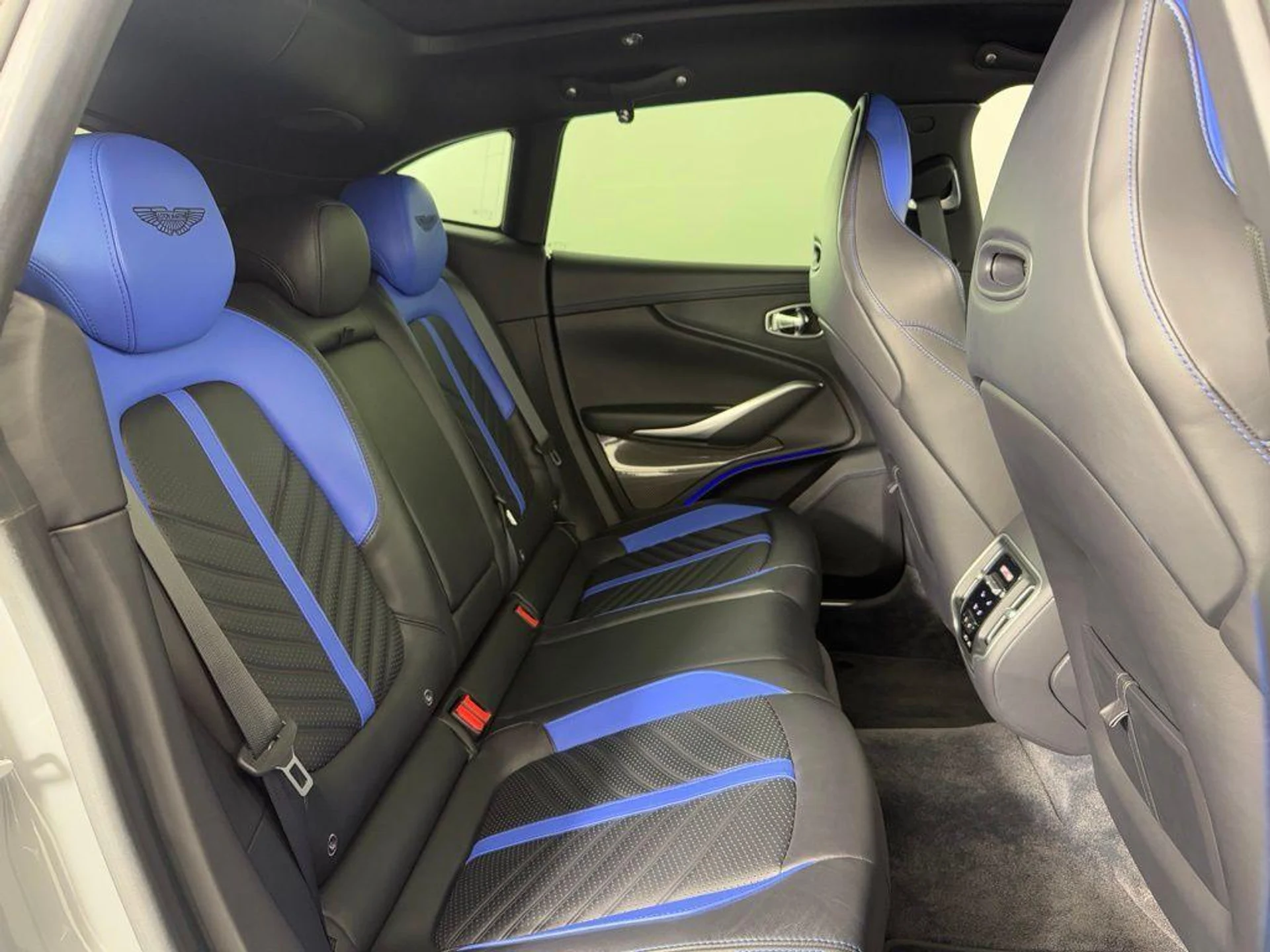 mph018_2603787464_f_On_BL_3_D_Ky_Ipal300_Q_Bw7d_Jpqit_M_134da98351