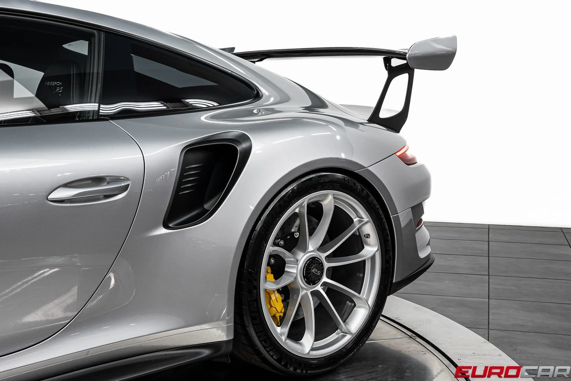 mph018_2607477128_image_19_32dba5f45d