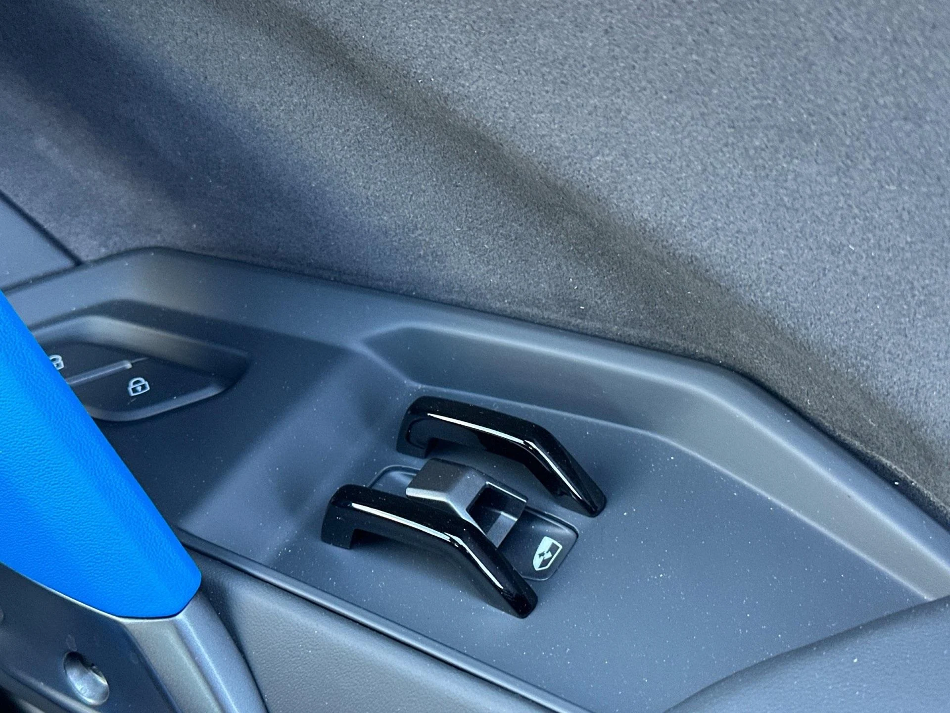 mph018_2608928366_New_2025_Lamborghini_Revuelto_Coupe_1761898382_b119889071